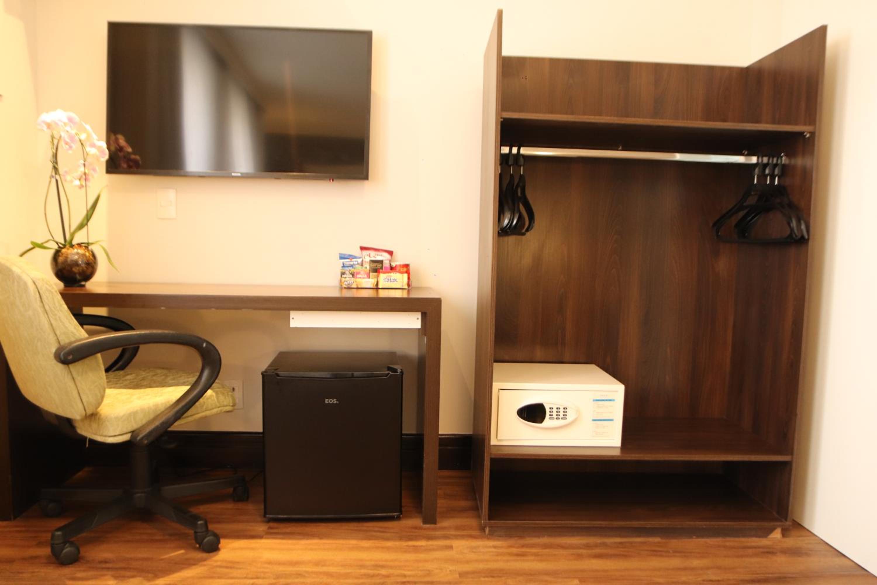 Standard PwD Disability Access - 1 Double Bed - Photo 3
