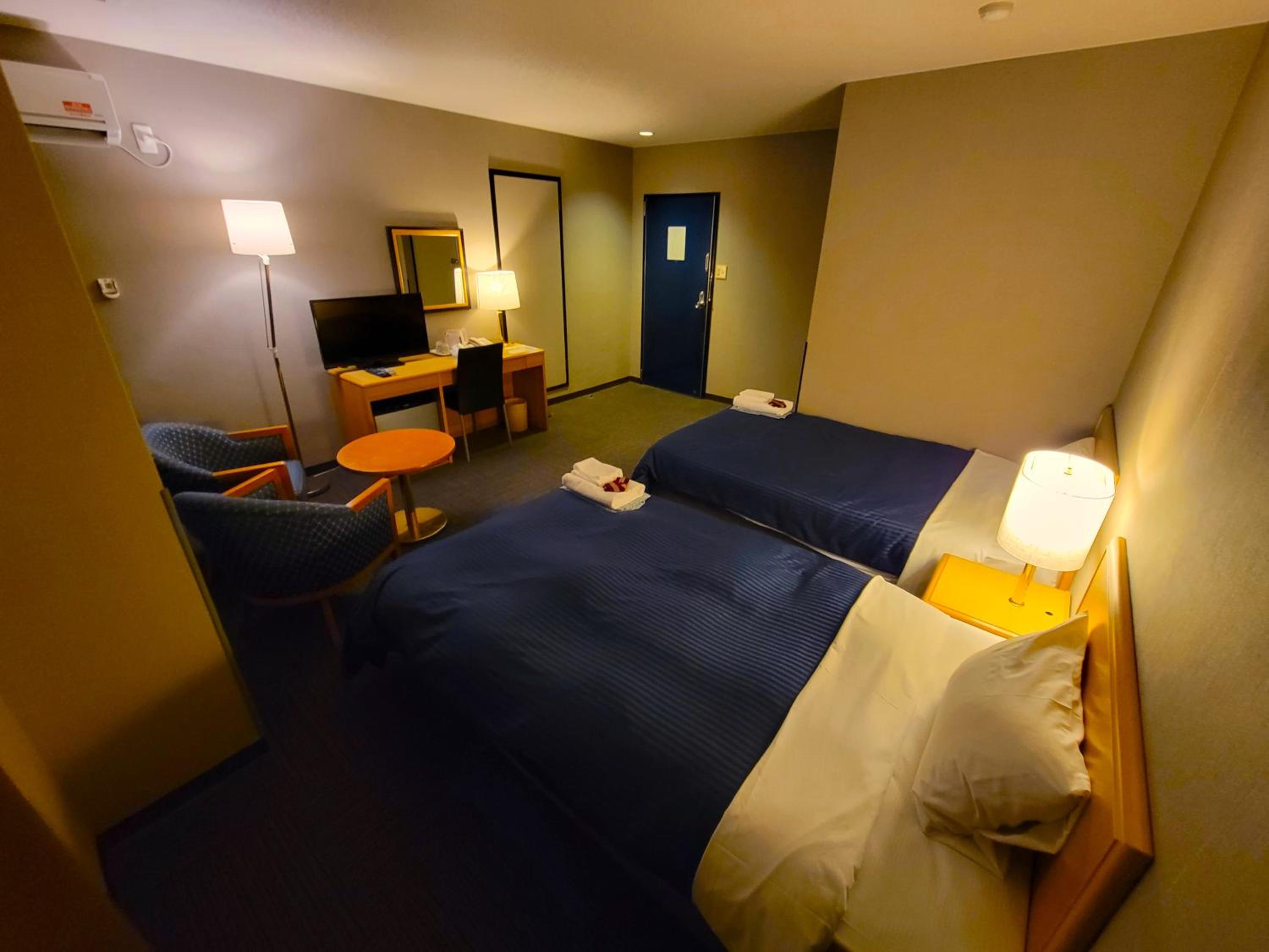 Standard Twin Room - Photo 4