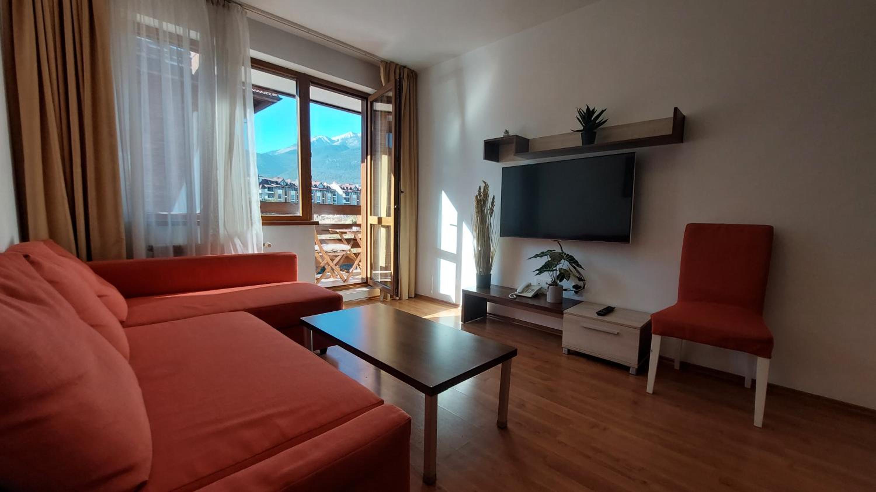 One-Bedroom Apartment photo 1