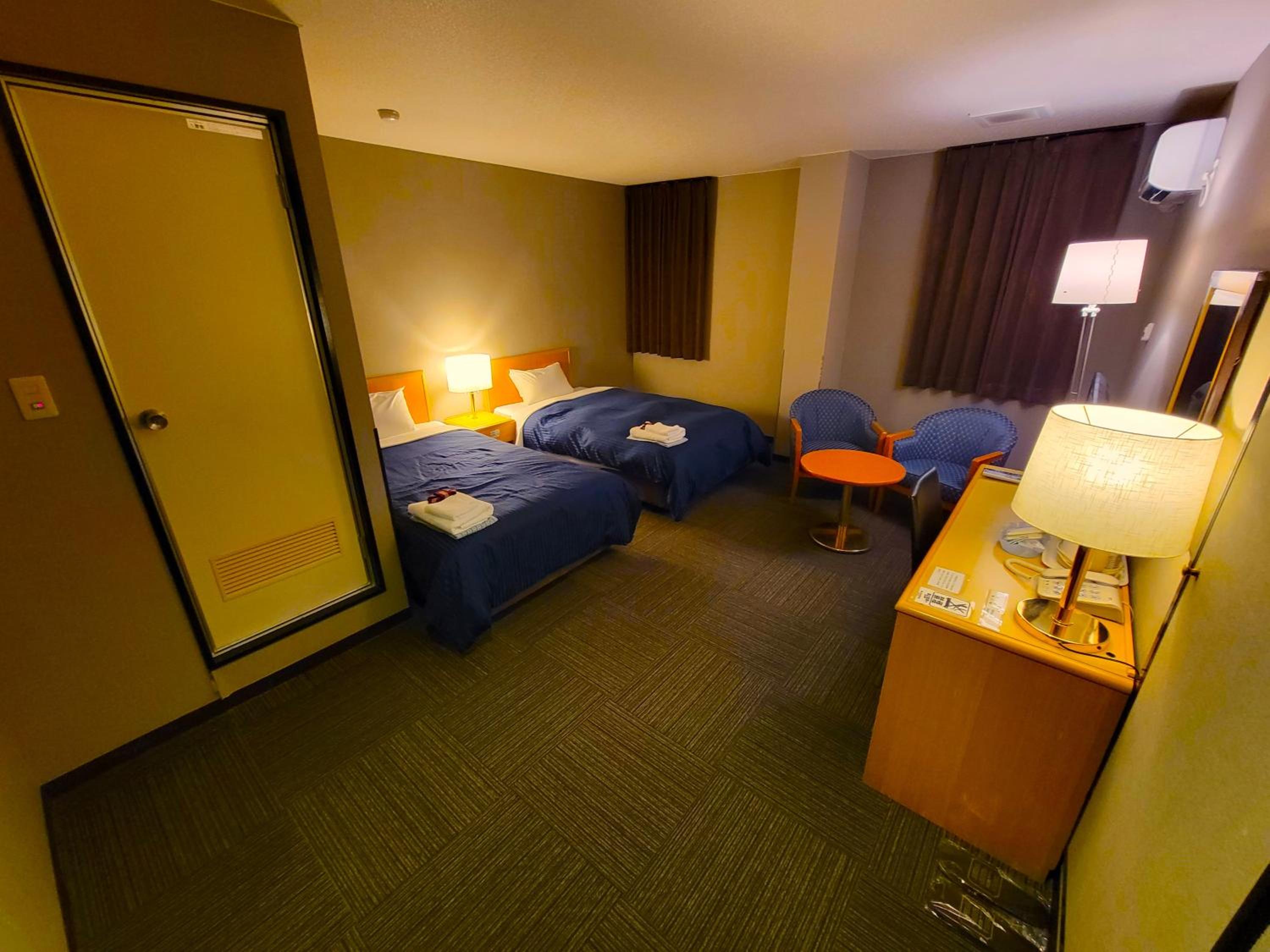 Standard Twin Room - Photo 3