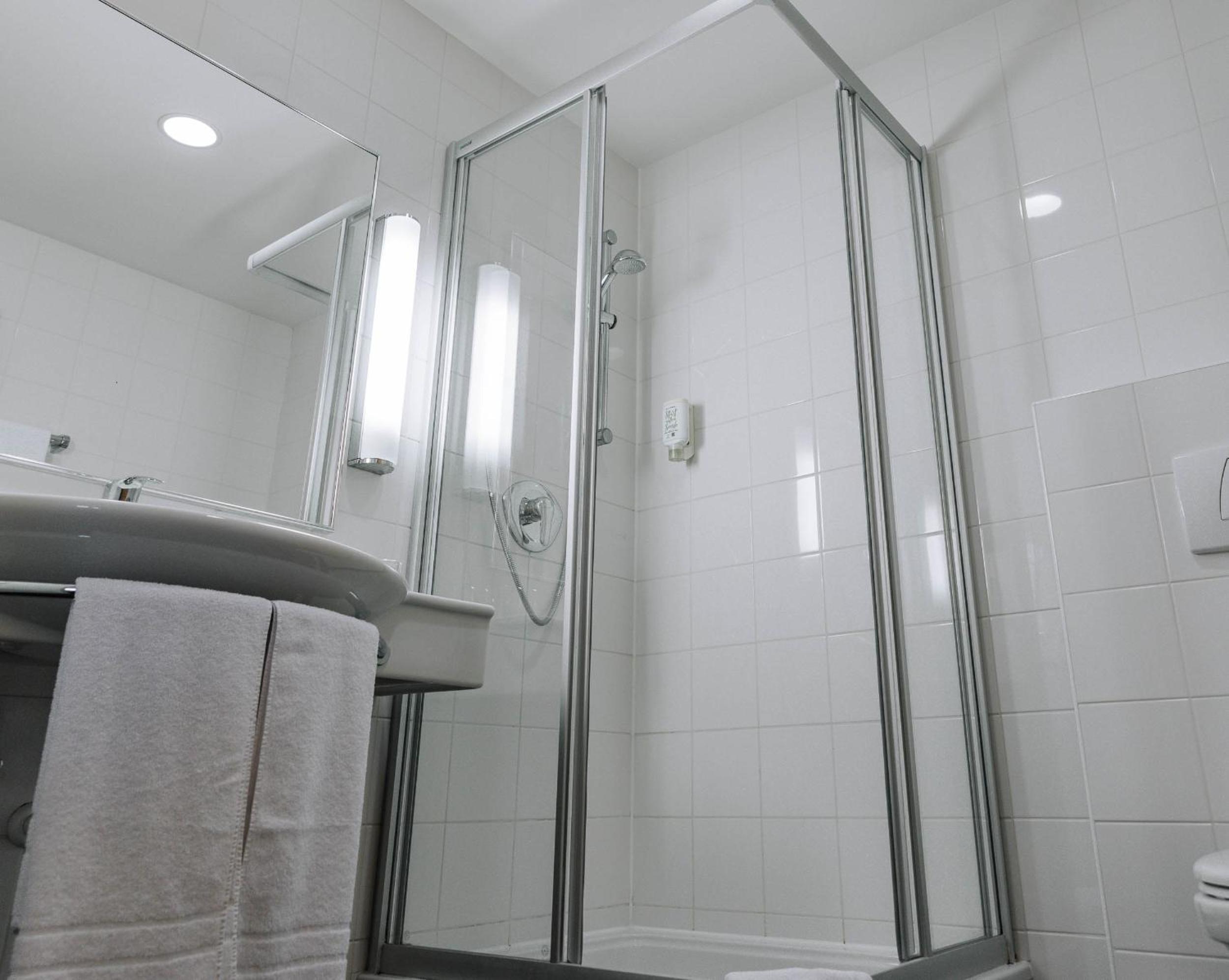 Standard Double Room - Photo 3