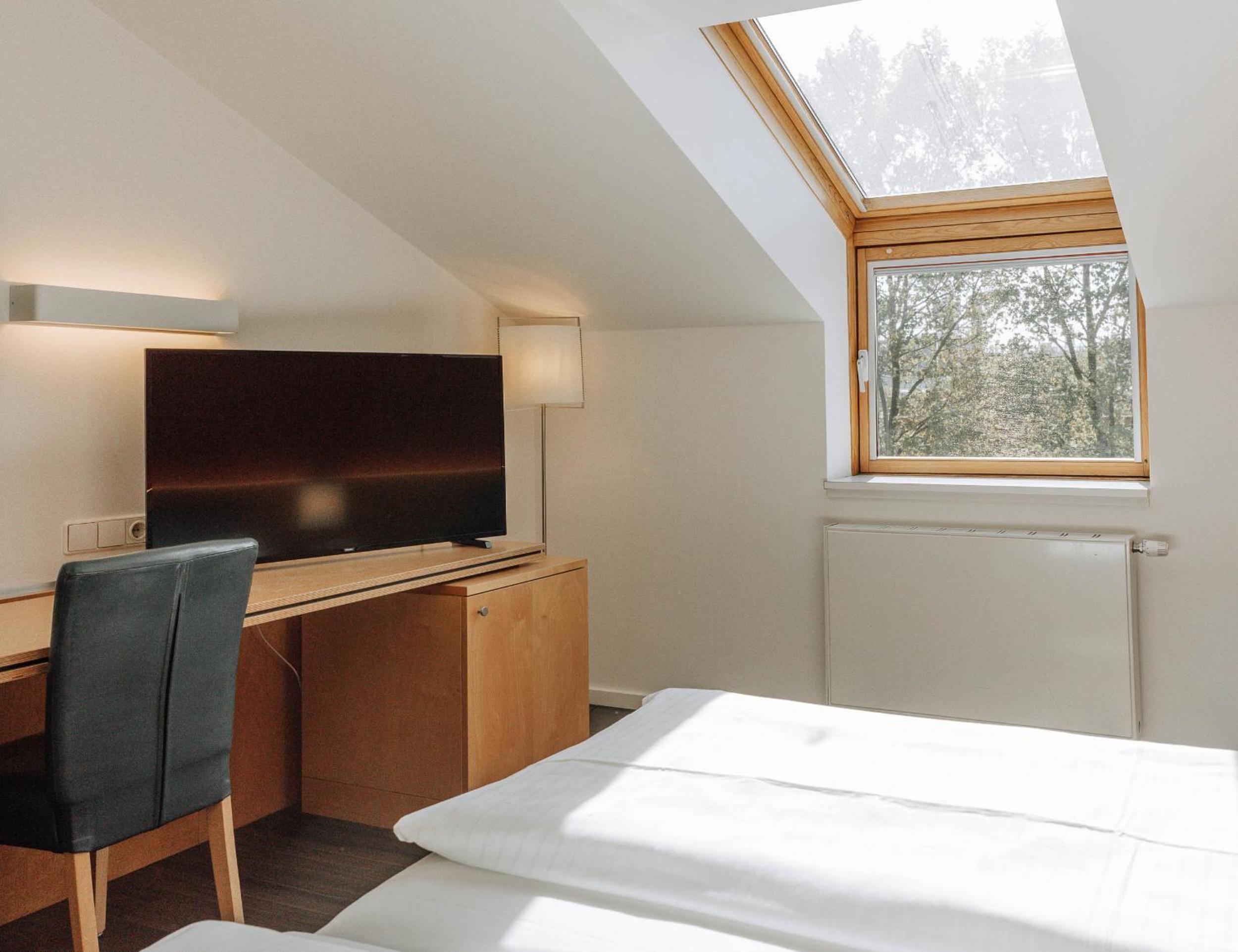 Standard Double Room - Photo 5