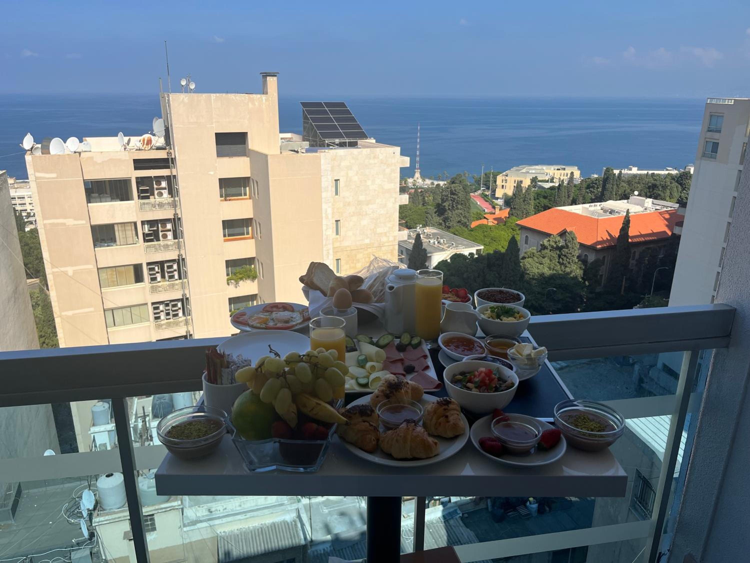 Deluxe Suite with Sea View photo 3