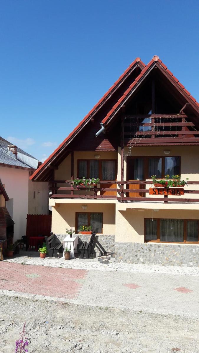 8-Bedroom Villa photo 1