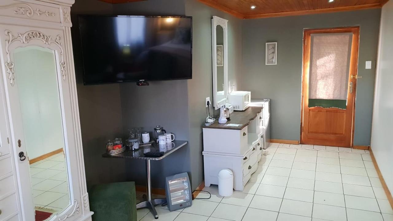 Queen Room with Spa Bath photo 3