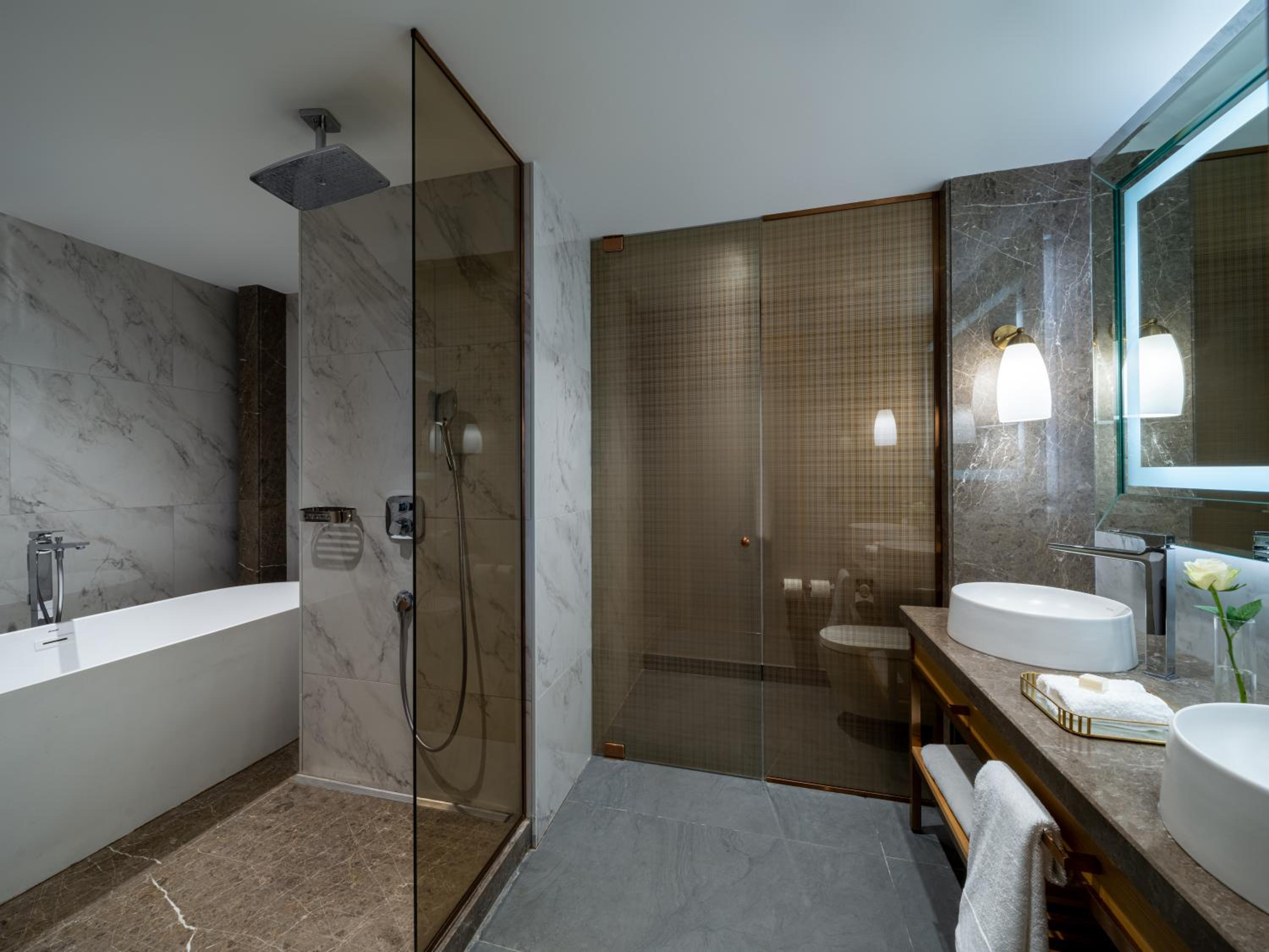 Prestige King Suite - Club Access