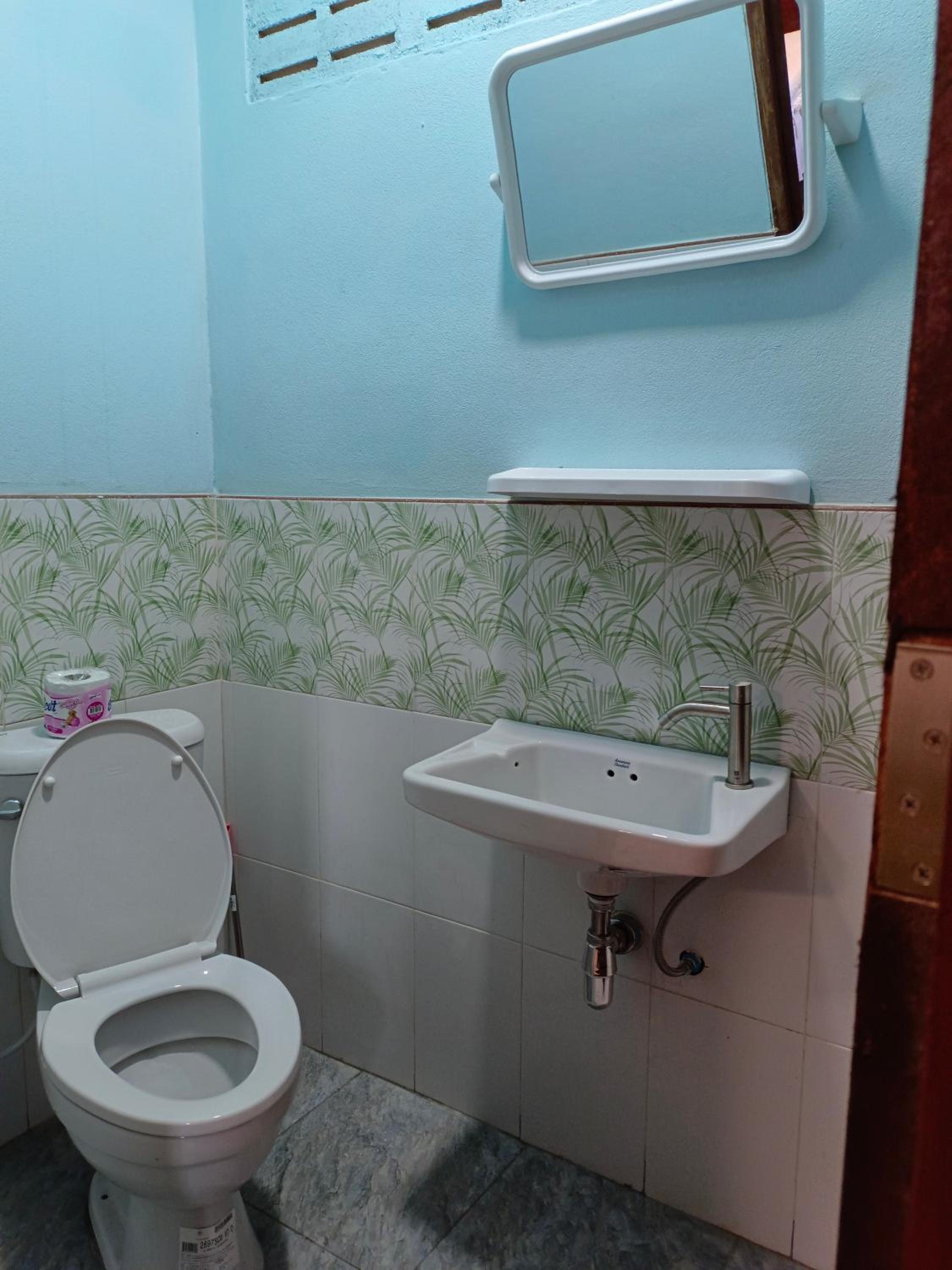 Quadruple Room with Private Bathroom - Photo 7