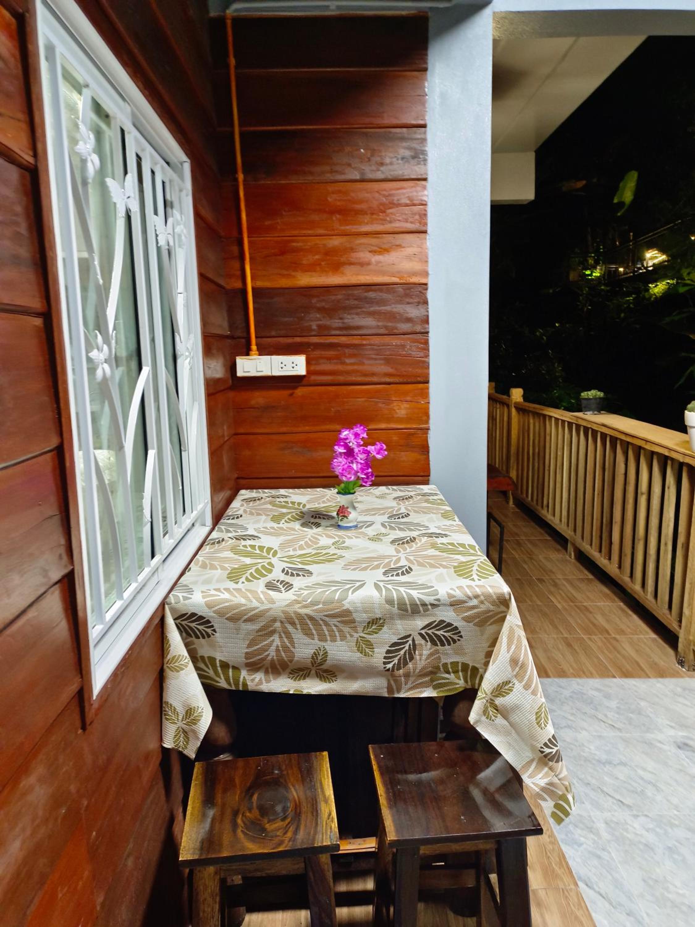 Quadruple Room with Private Bathroom - Photo 3