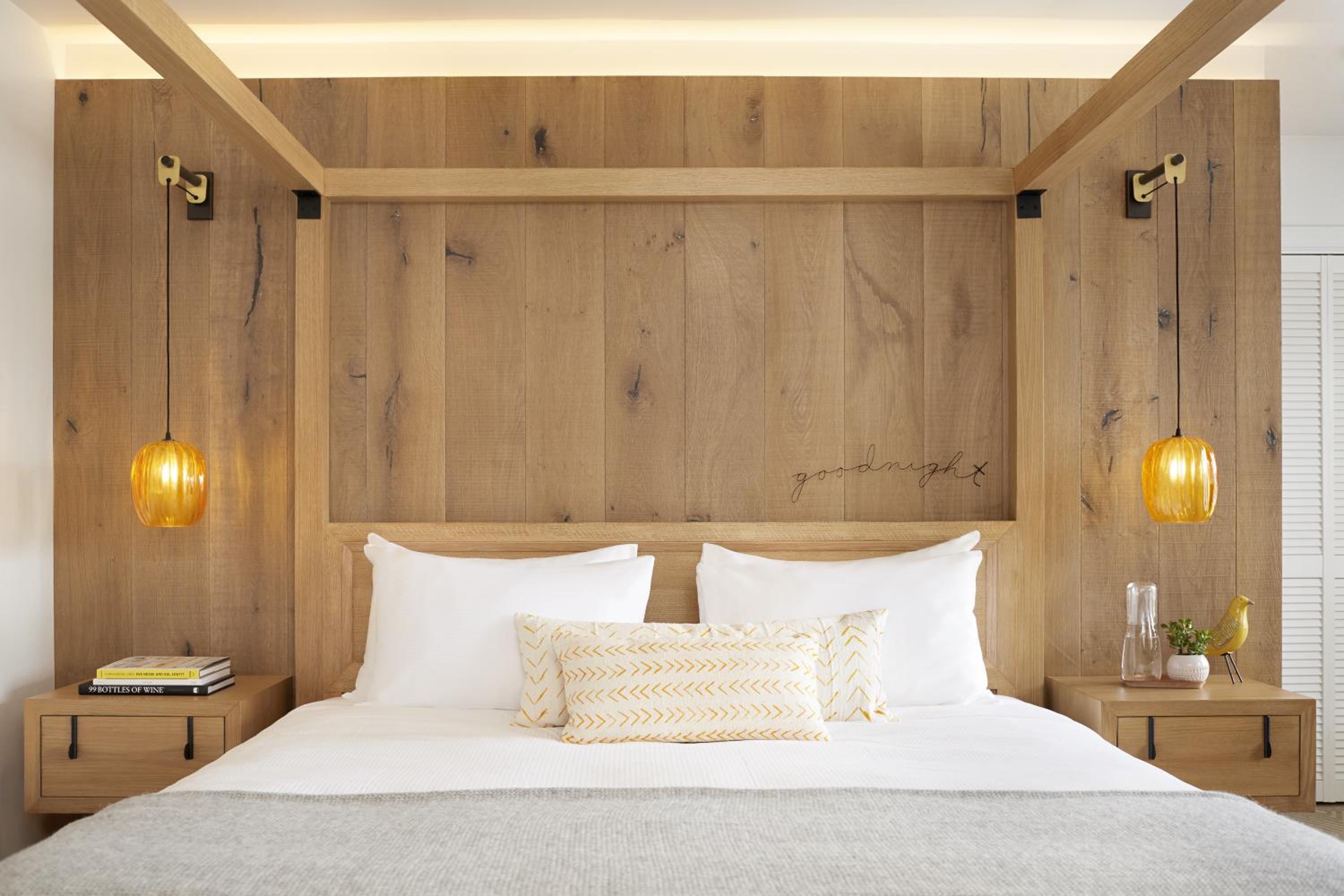 Deluxe King Room - Photo 1