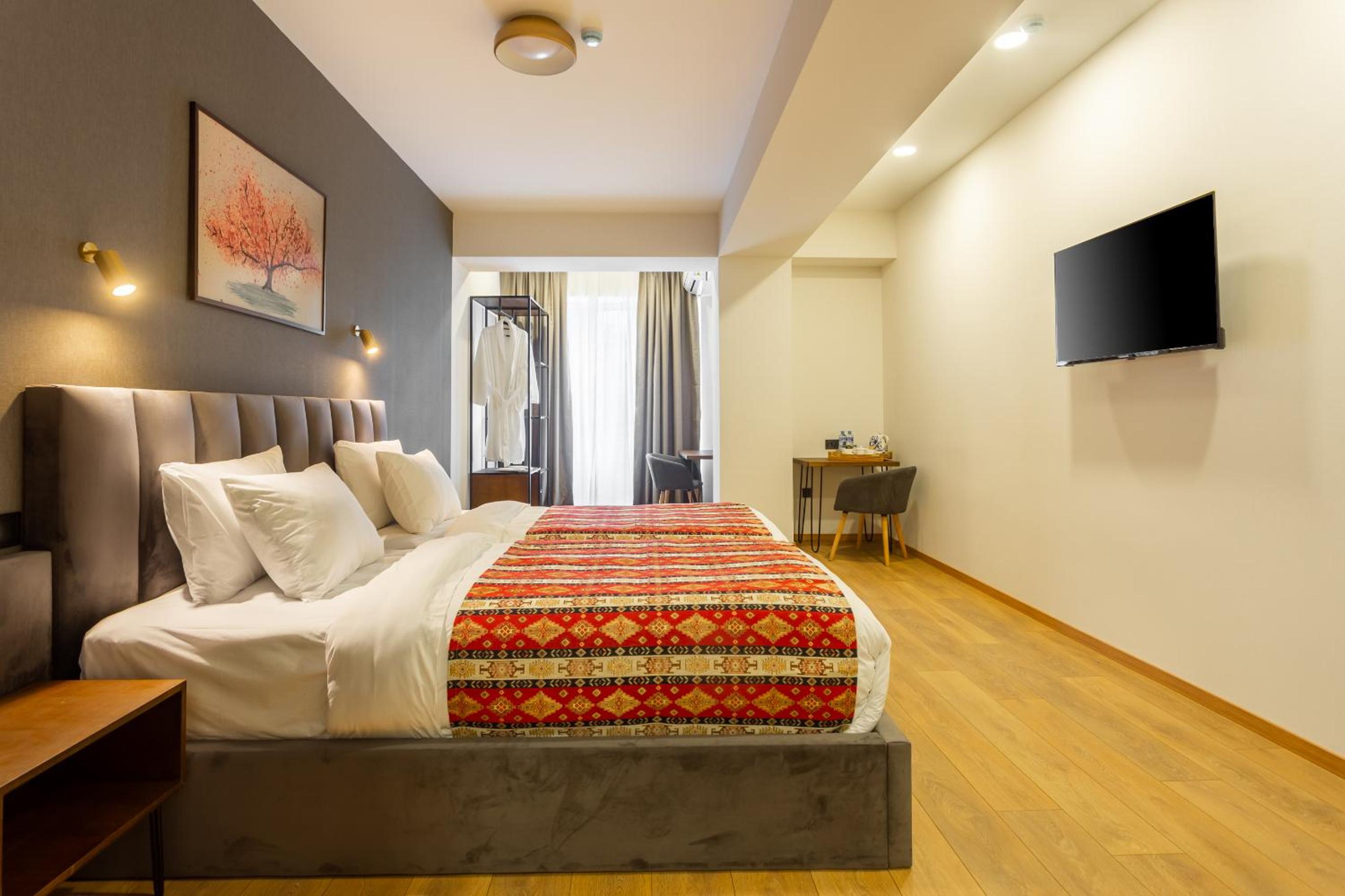 Double or Twin Room - Photo 3