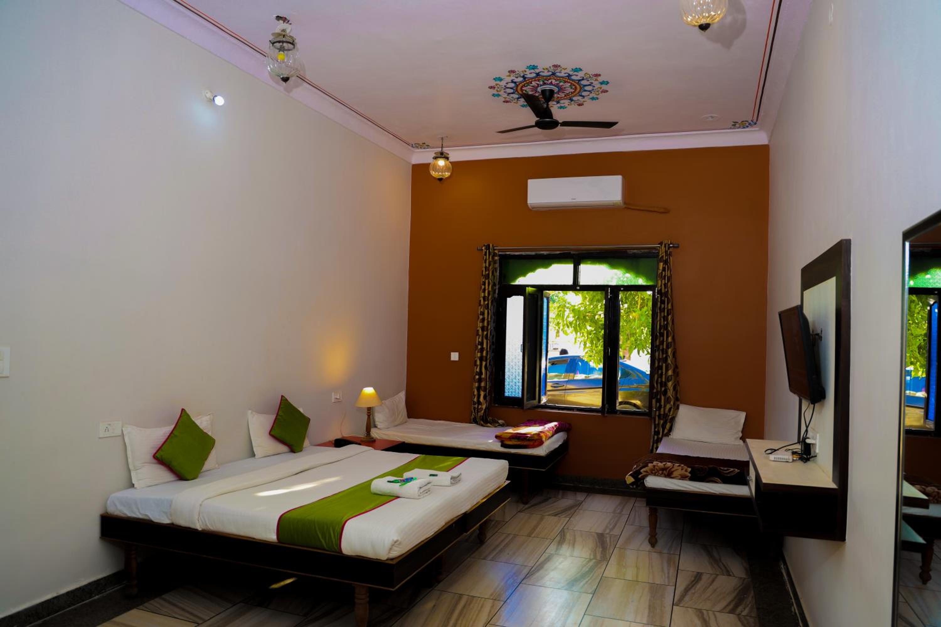 Family Room with Garden View photo 3