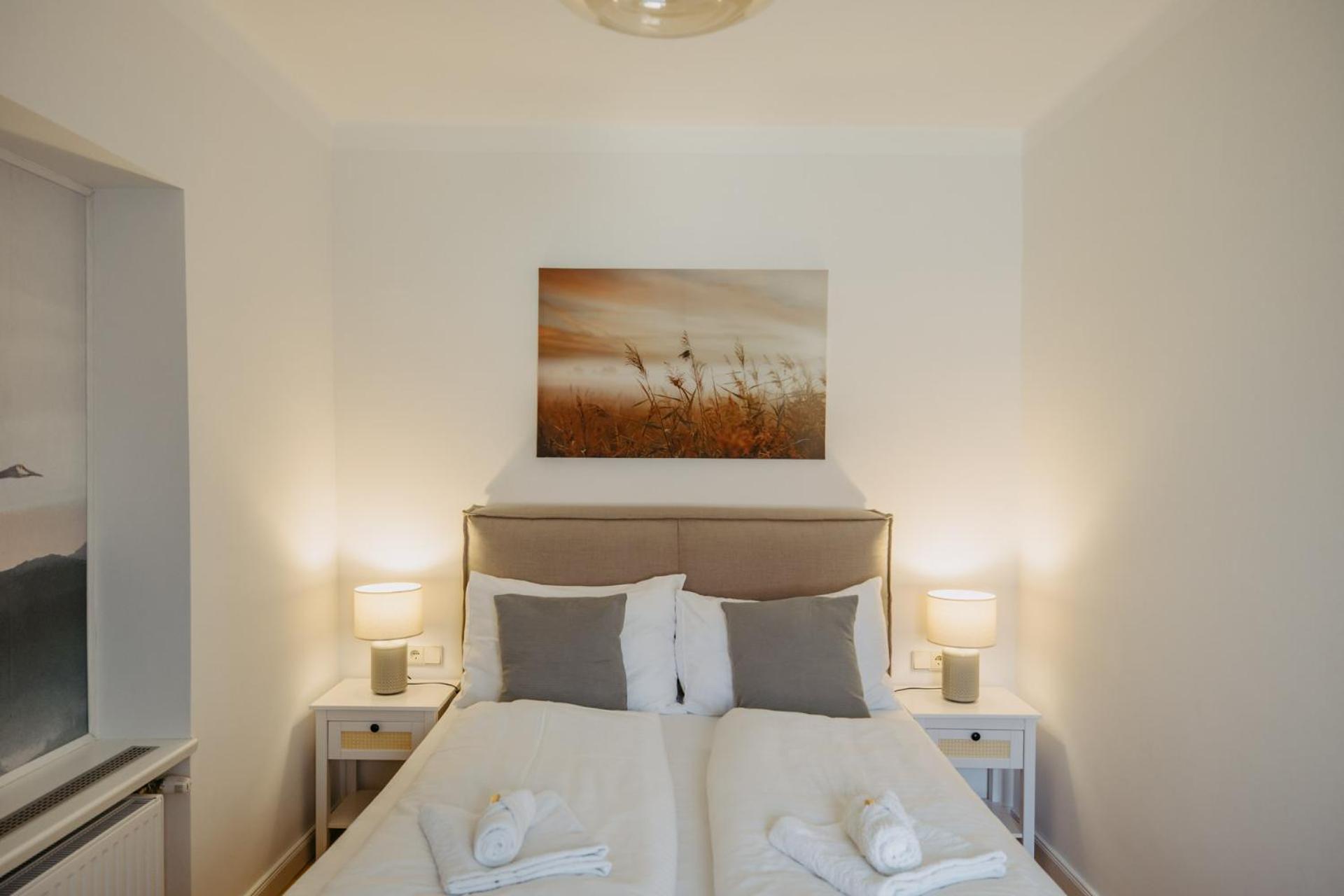 One-Bedroom Apartment photo 1