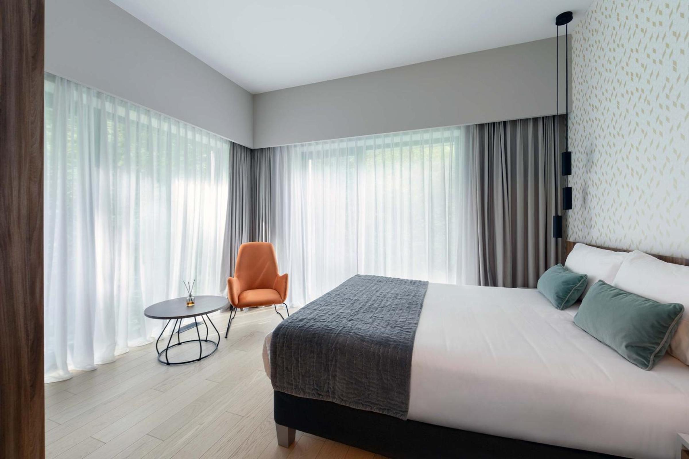 One-Bedroom Apartment - Photo 9