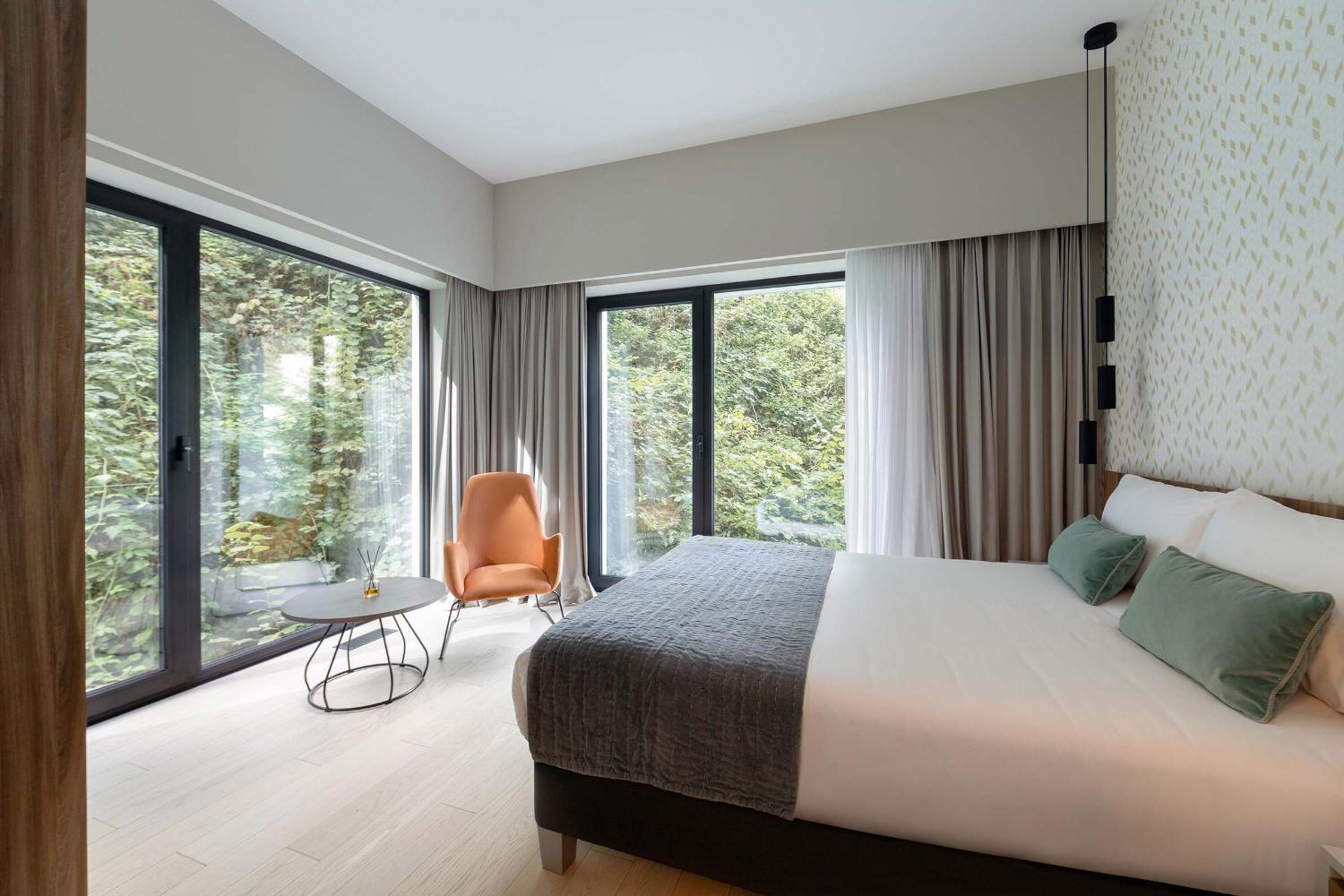 One-Bedroom Apartment - Photo 1