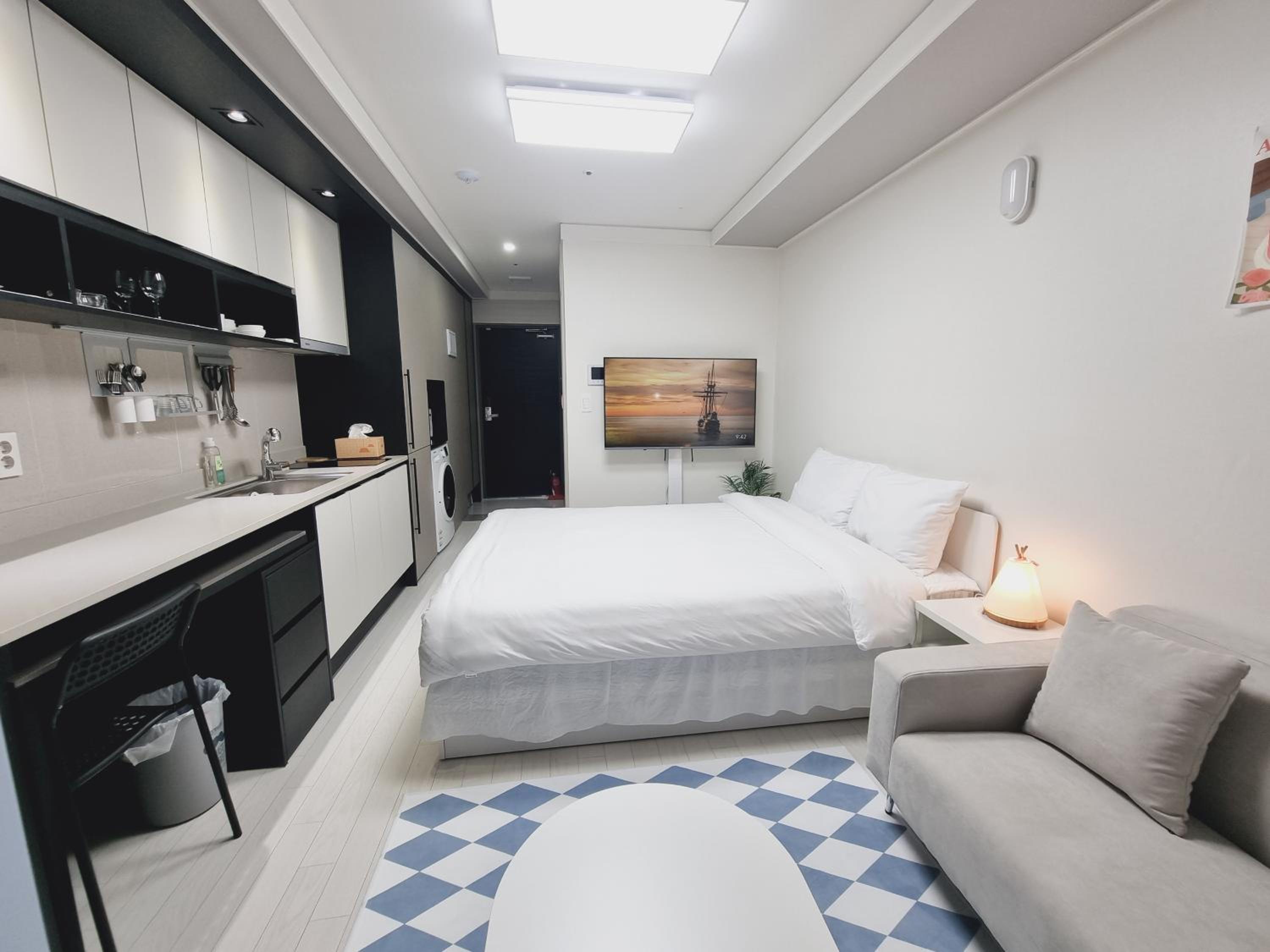 Studio Apartment - B photo 3