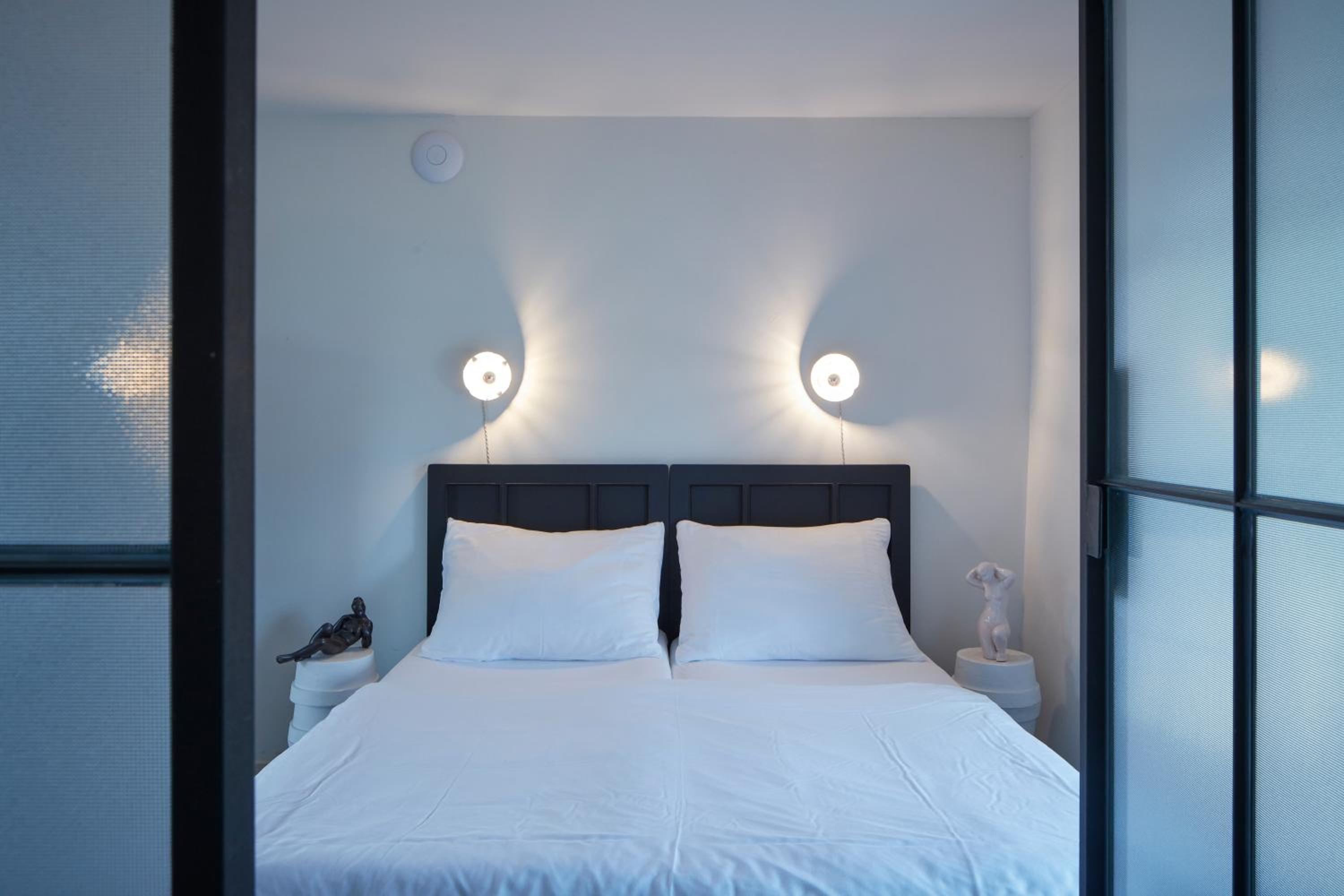Economy Double Room - Photo 9