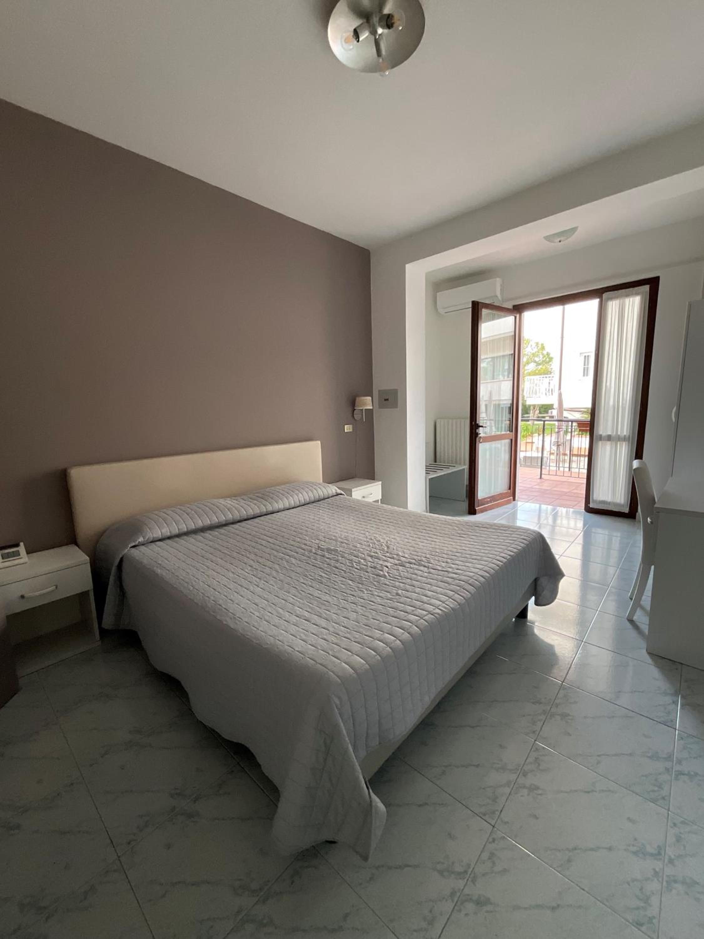 Comfort Double Room with Partial Lake View Dependance