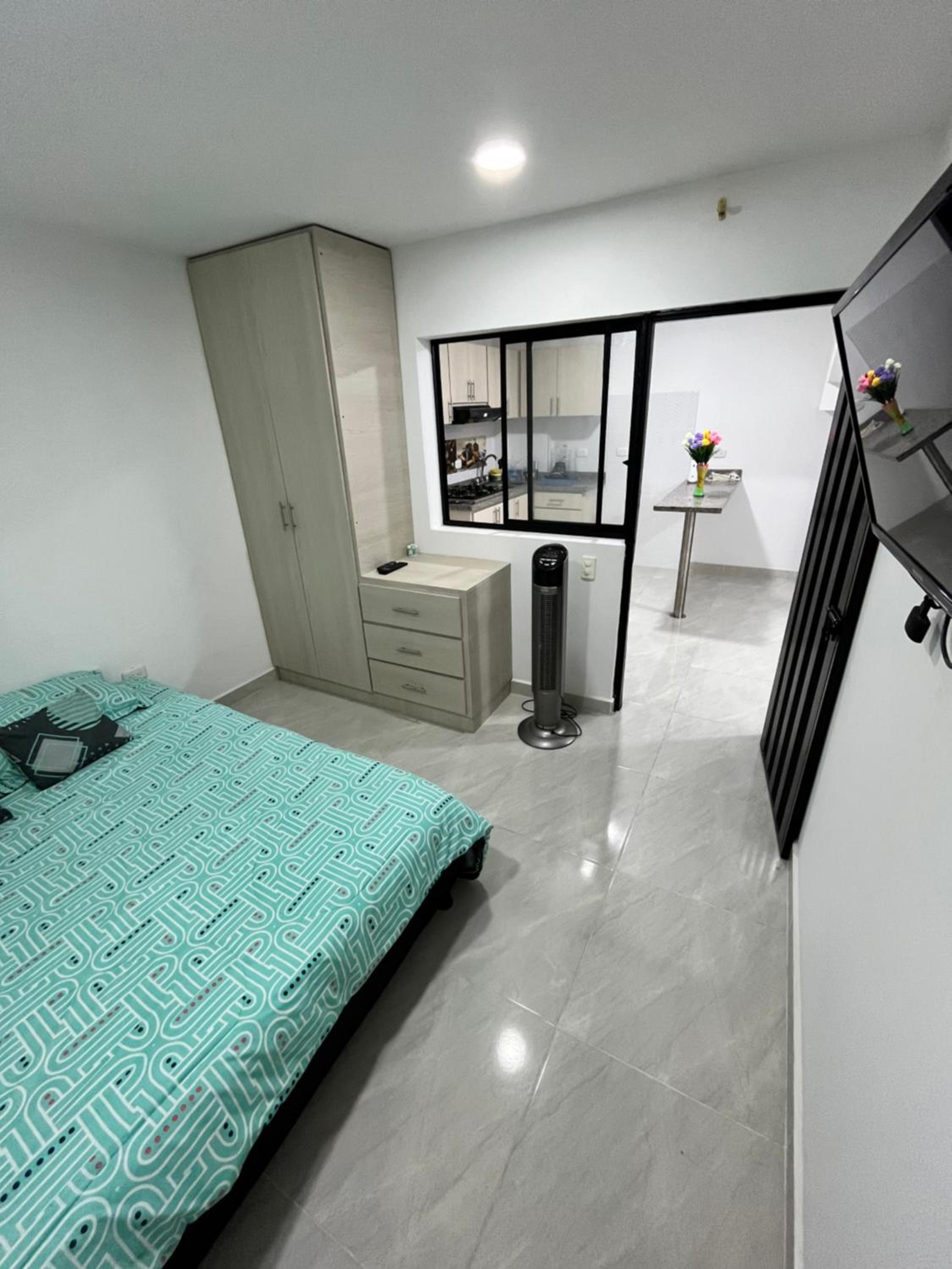 One-Bedroom Apartment photo 1