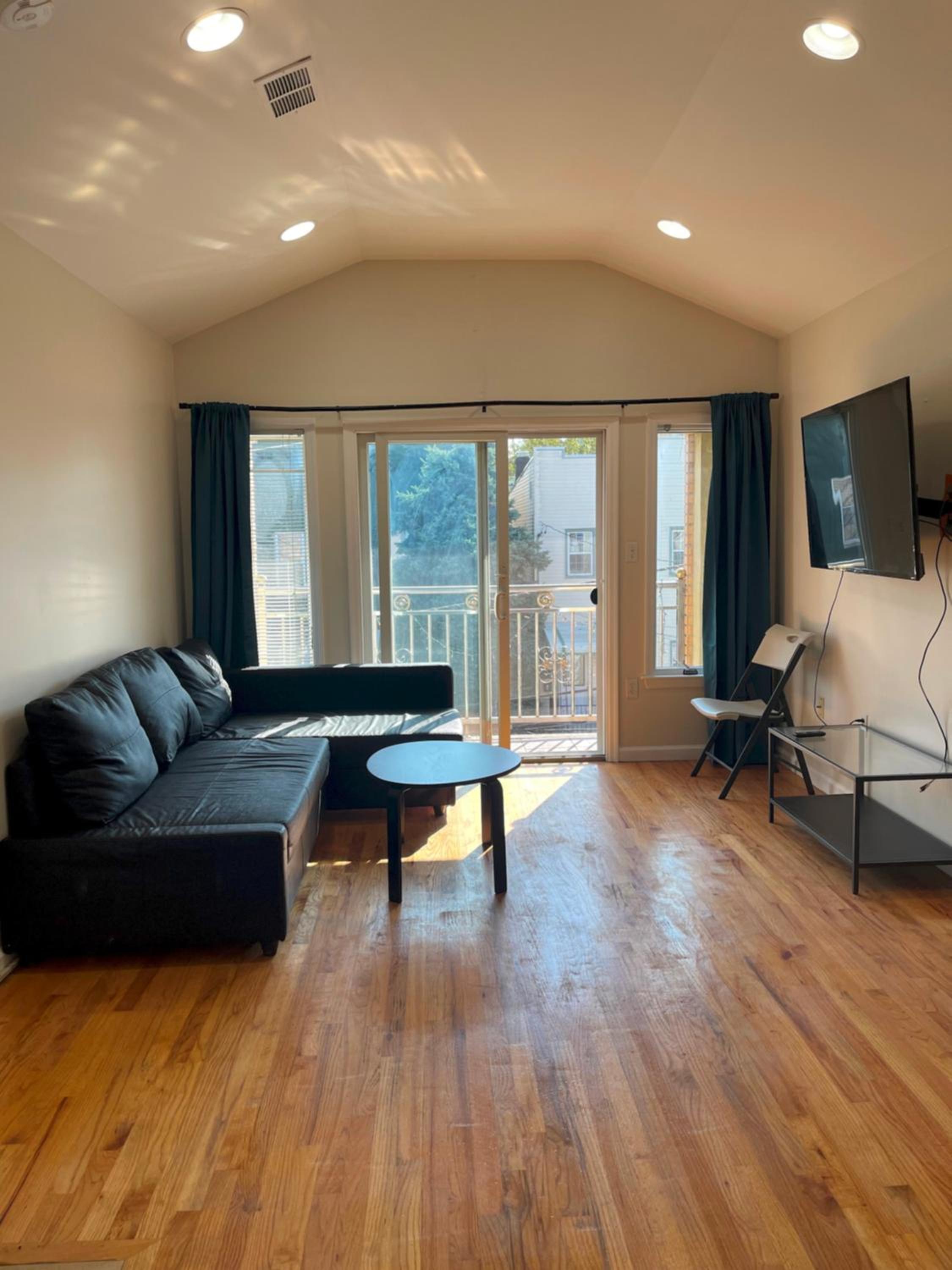 Three-Bedroom Apartment photo 1