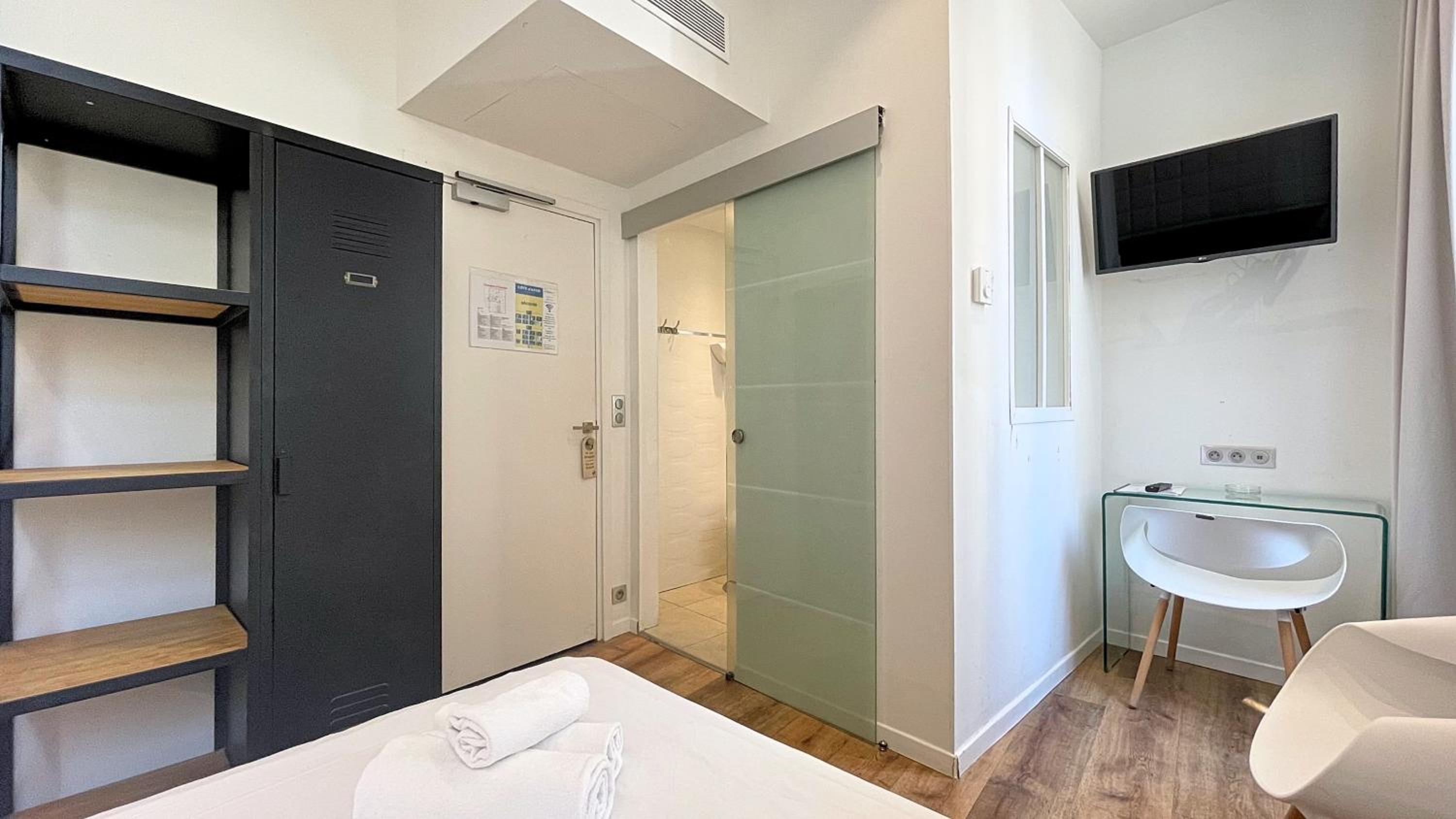 Double Room - Photo 3