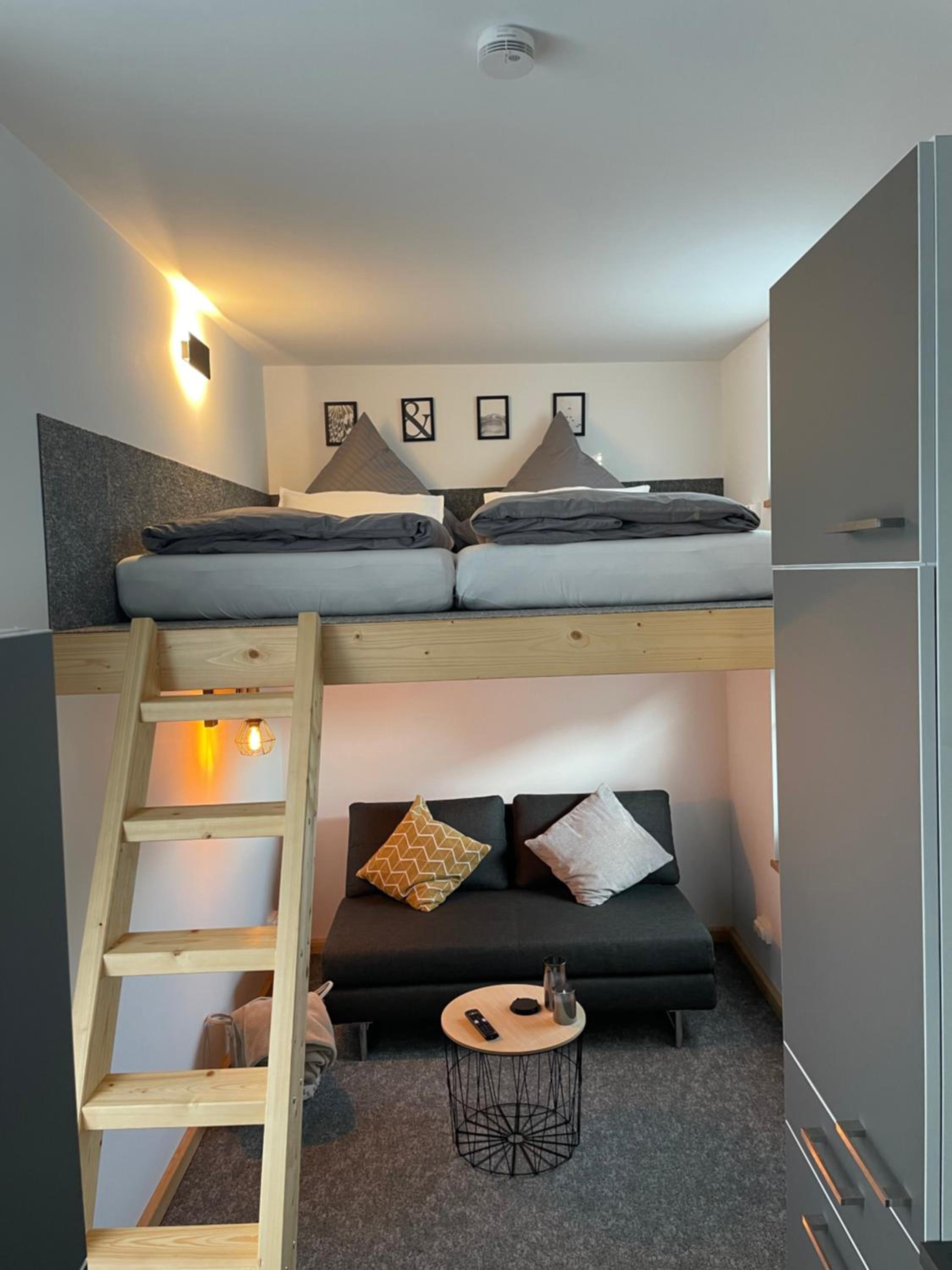 One-Bedroom Apartment photo 1