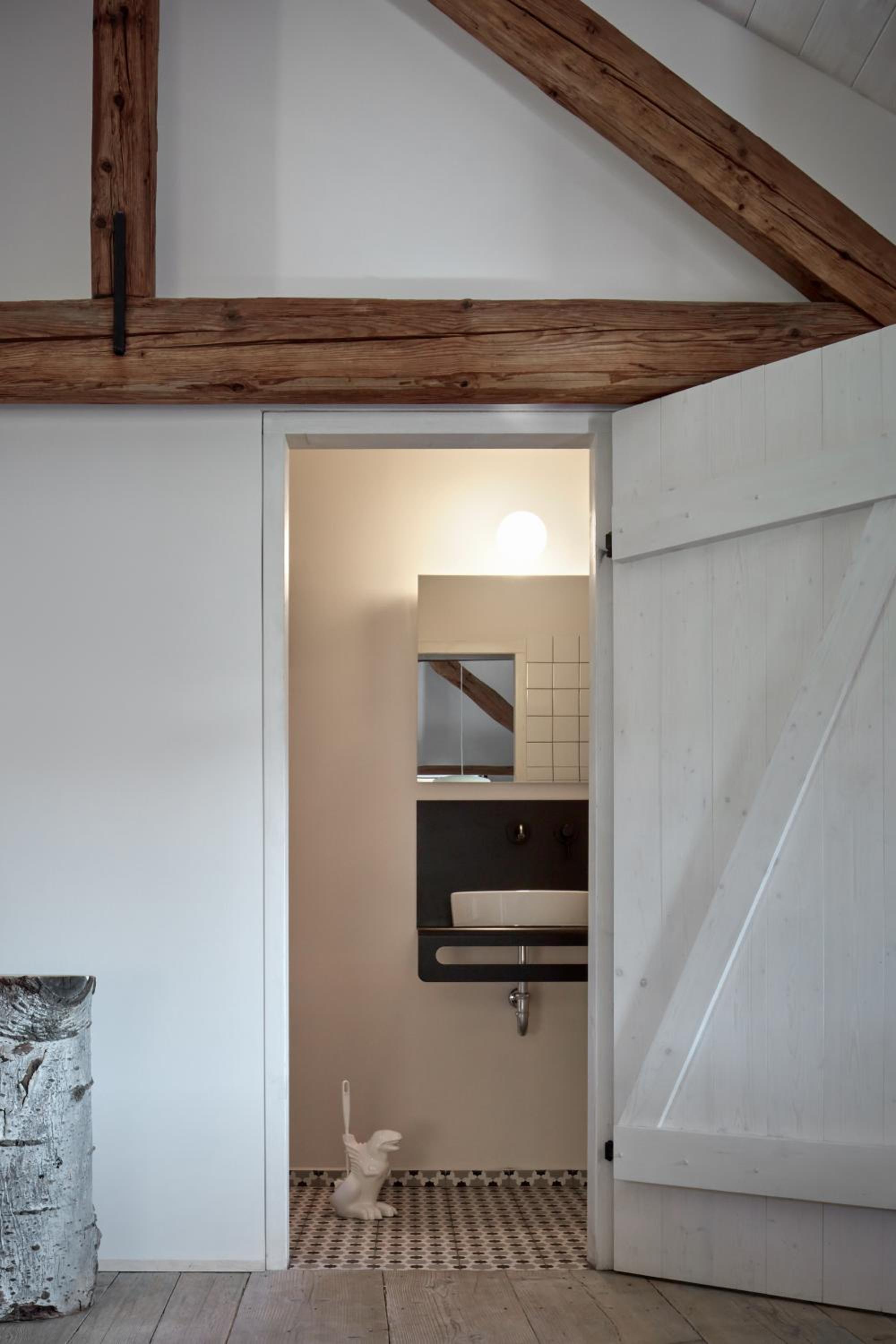 Economy Double Room - Photo 8