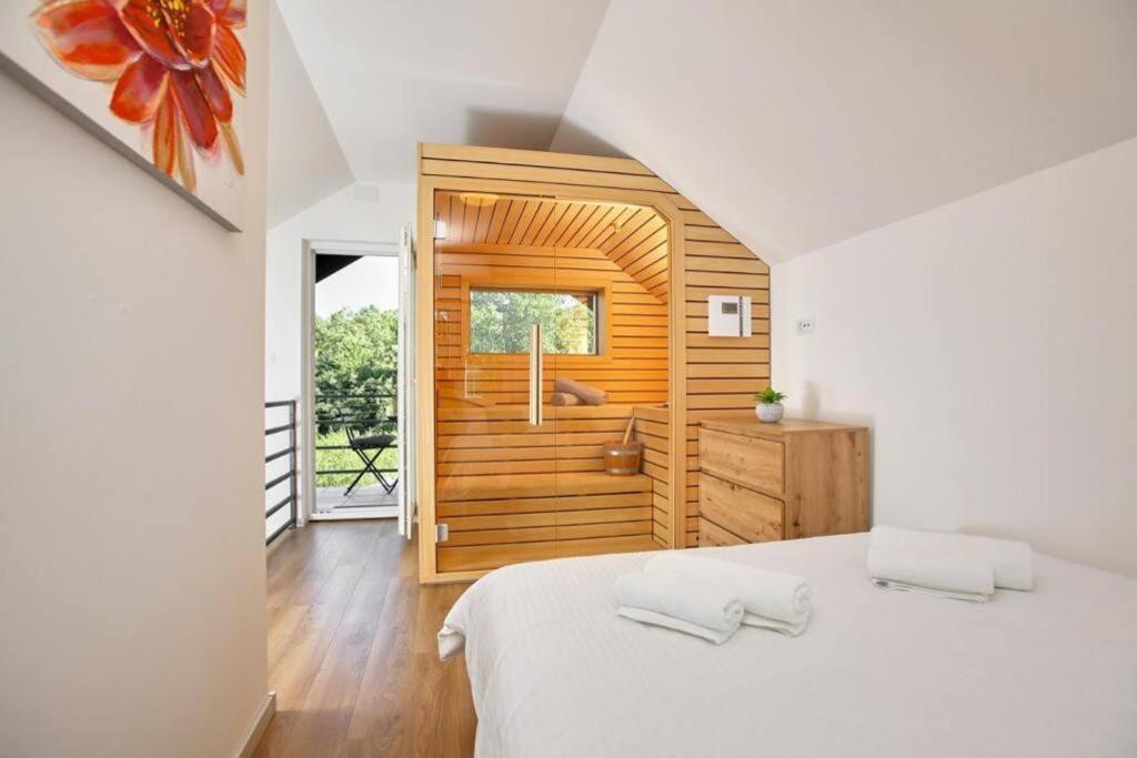One-Bedroom House photo 1