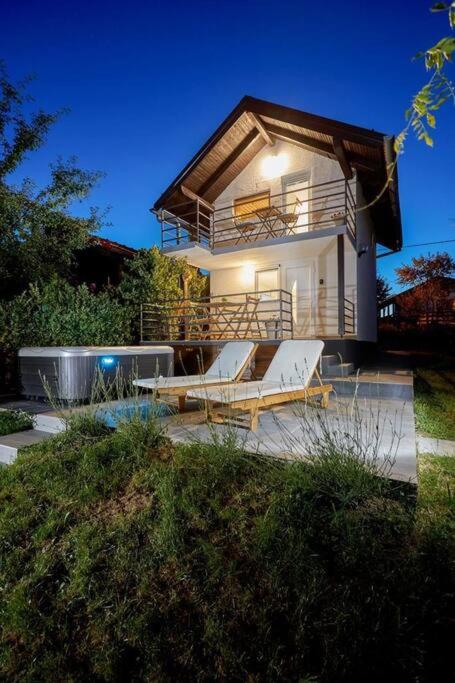 One-Bedroom House photo 3