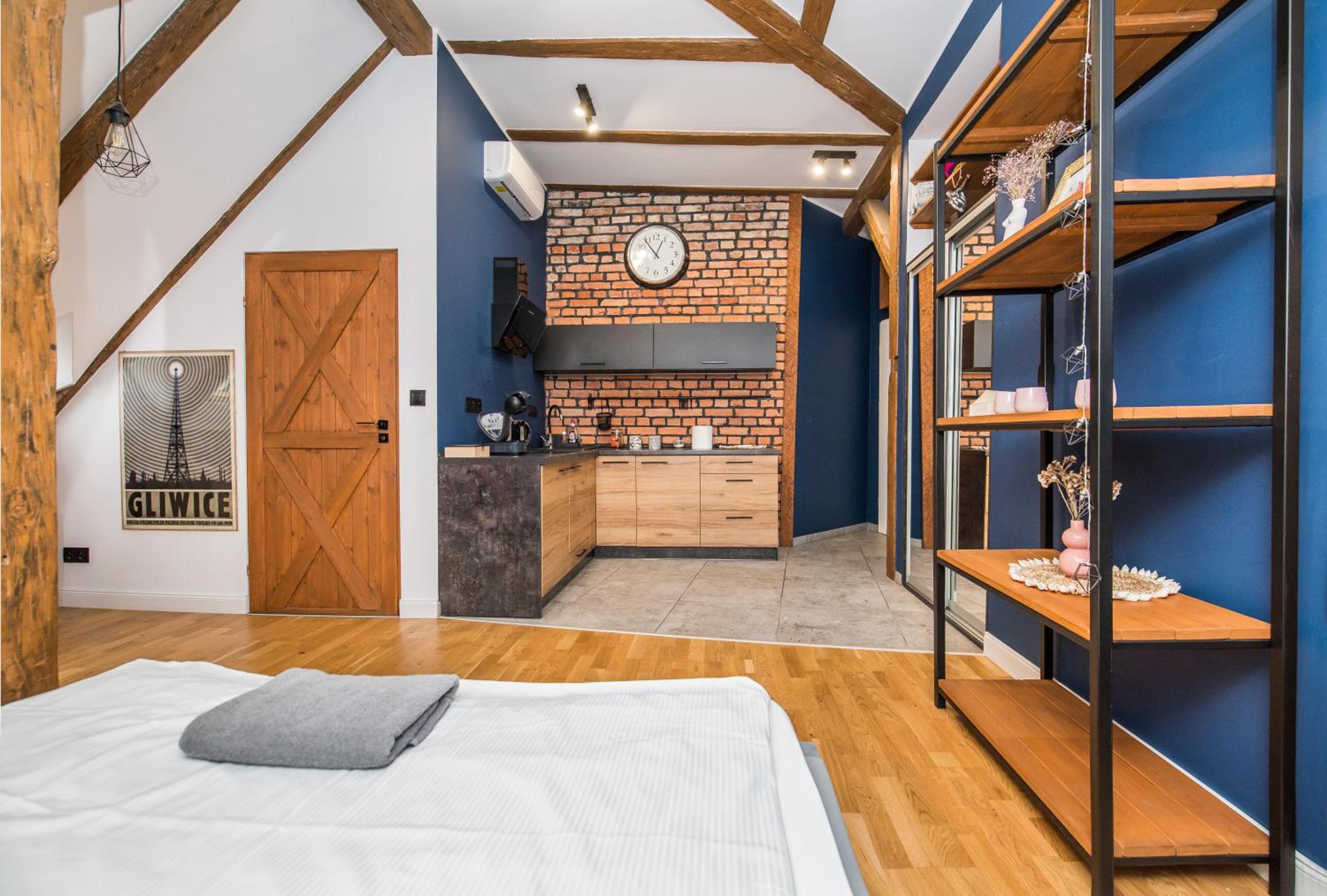 One-Bedroom Apartment - Photo 6