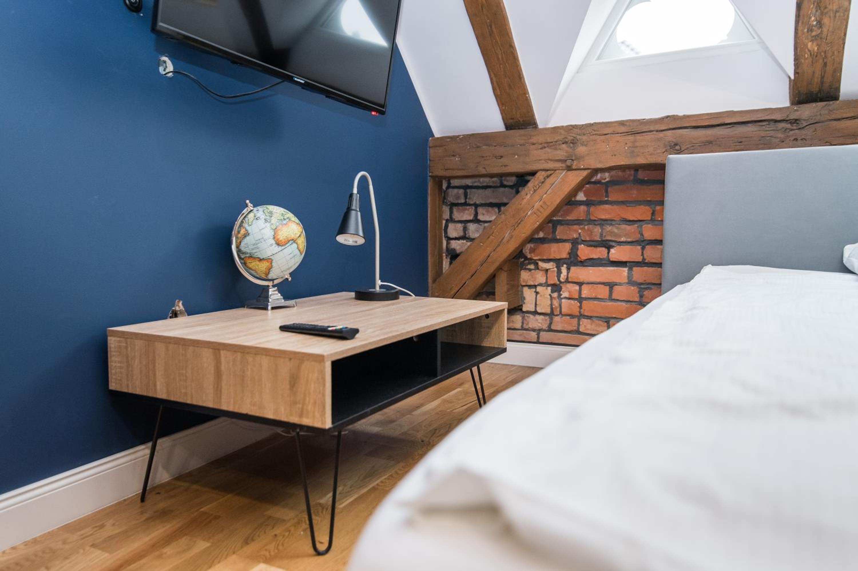 One-Bedroom Apartment - Photo 12