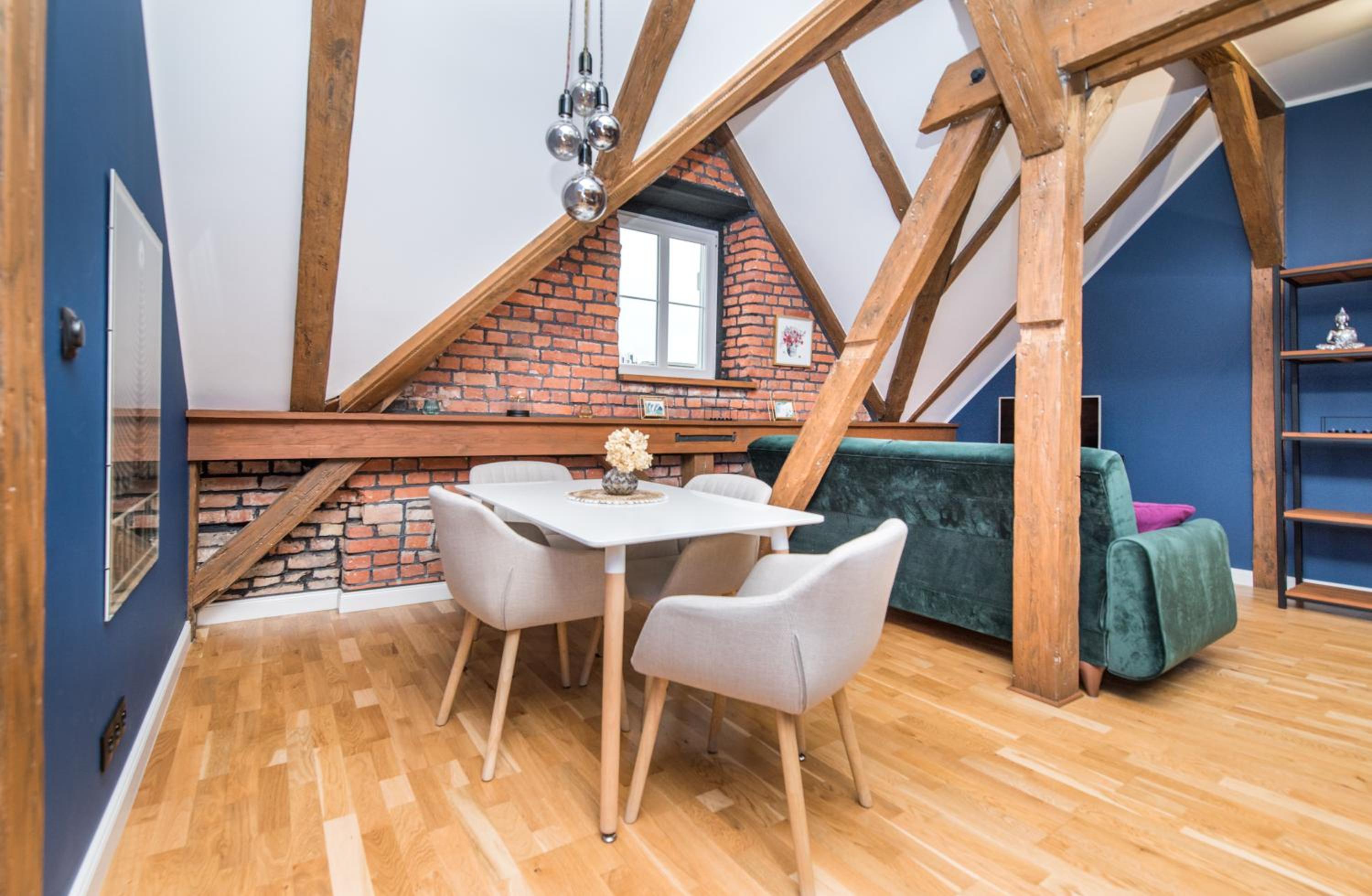 One-Bedroom Apartment - Photo 2