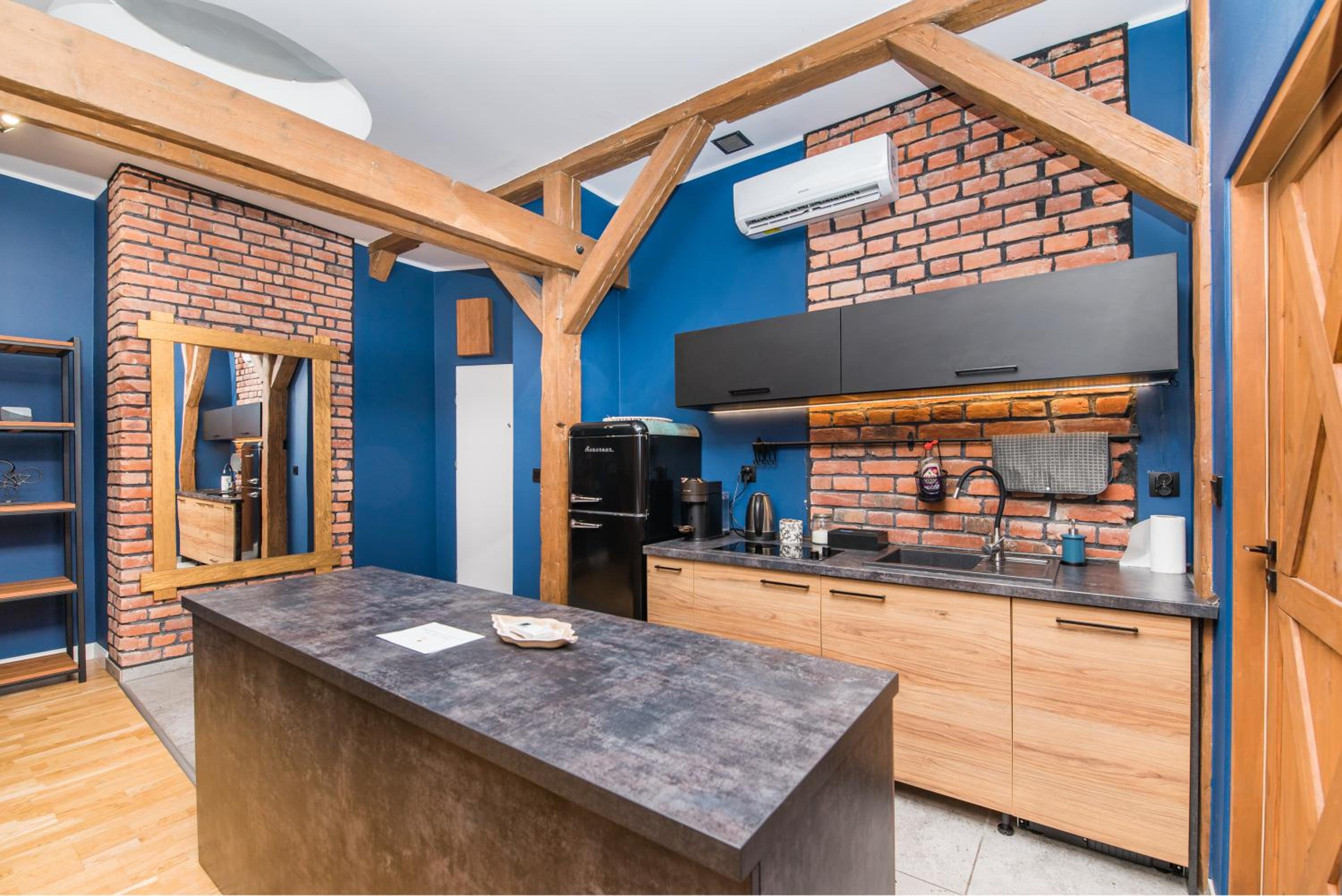 One-Bedroom Apartment - Photo 13