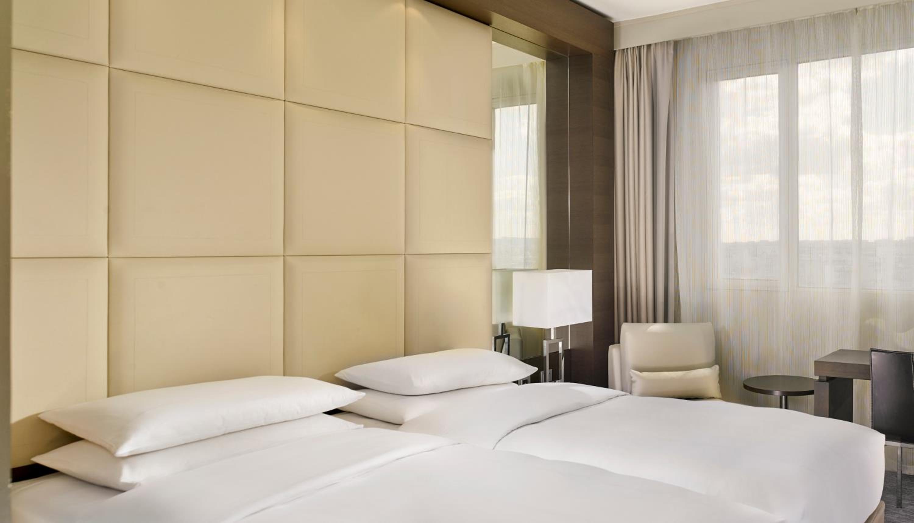 Twin Room - Photo 4