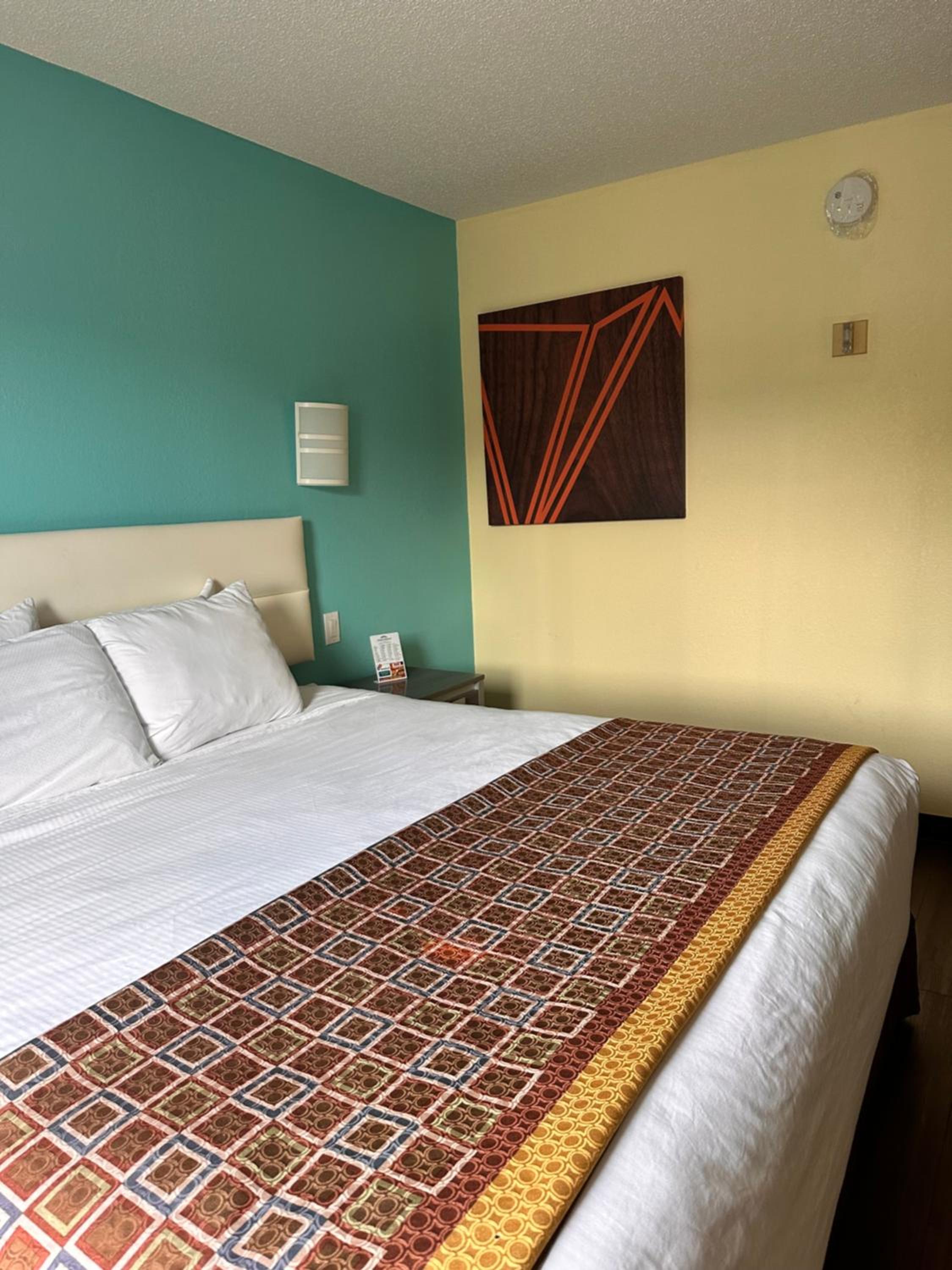 King Room with Roll-In Shower - Mobility Access/Non-Smoking photo 3