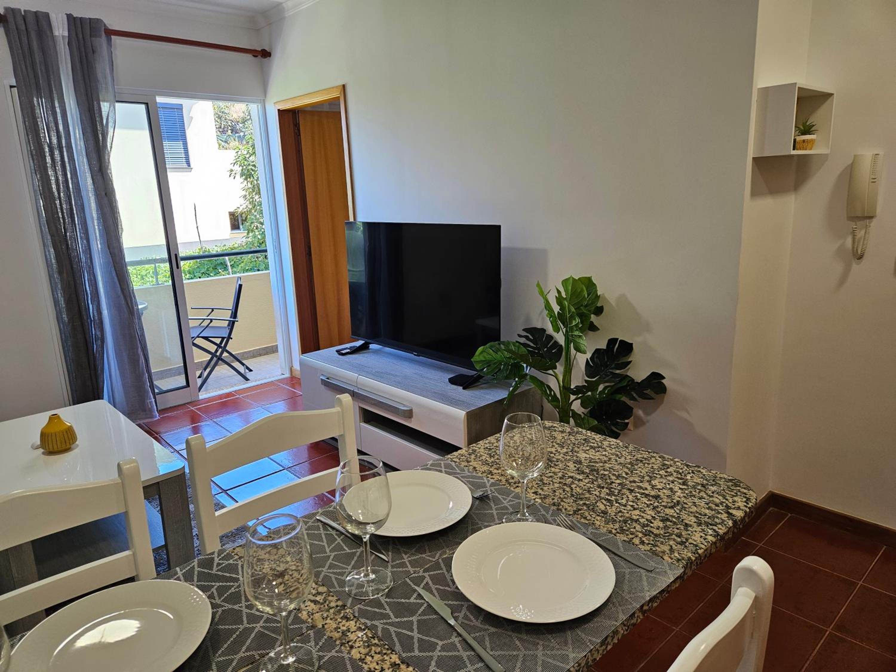 Apartment with Balcony photo 3