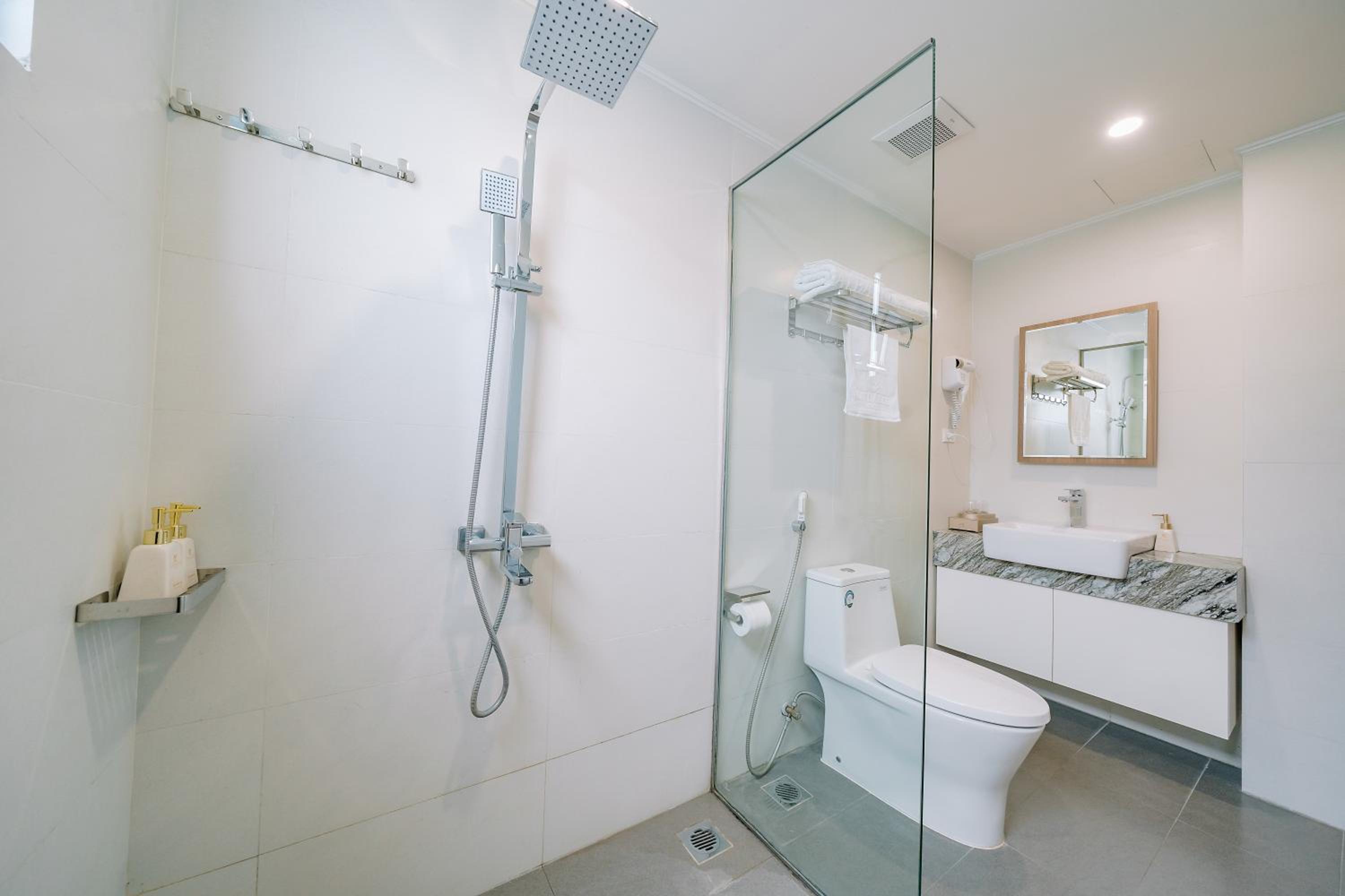Deluxe Room (2 Adults + 1 Child) photo 3