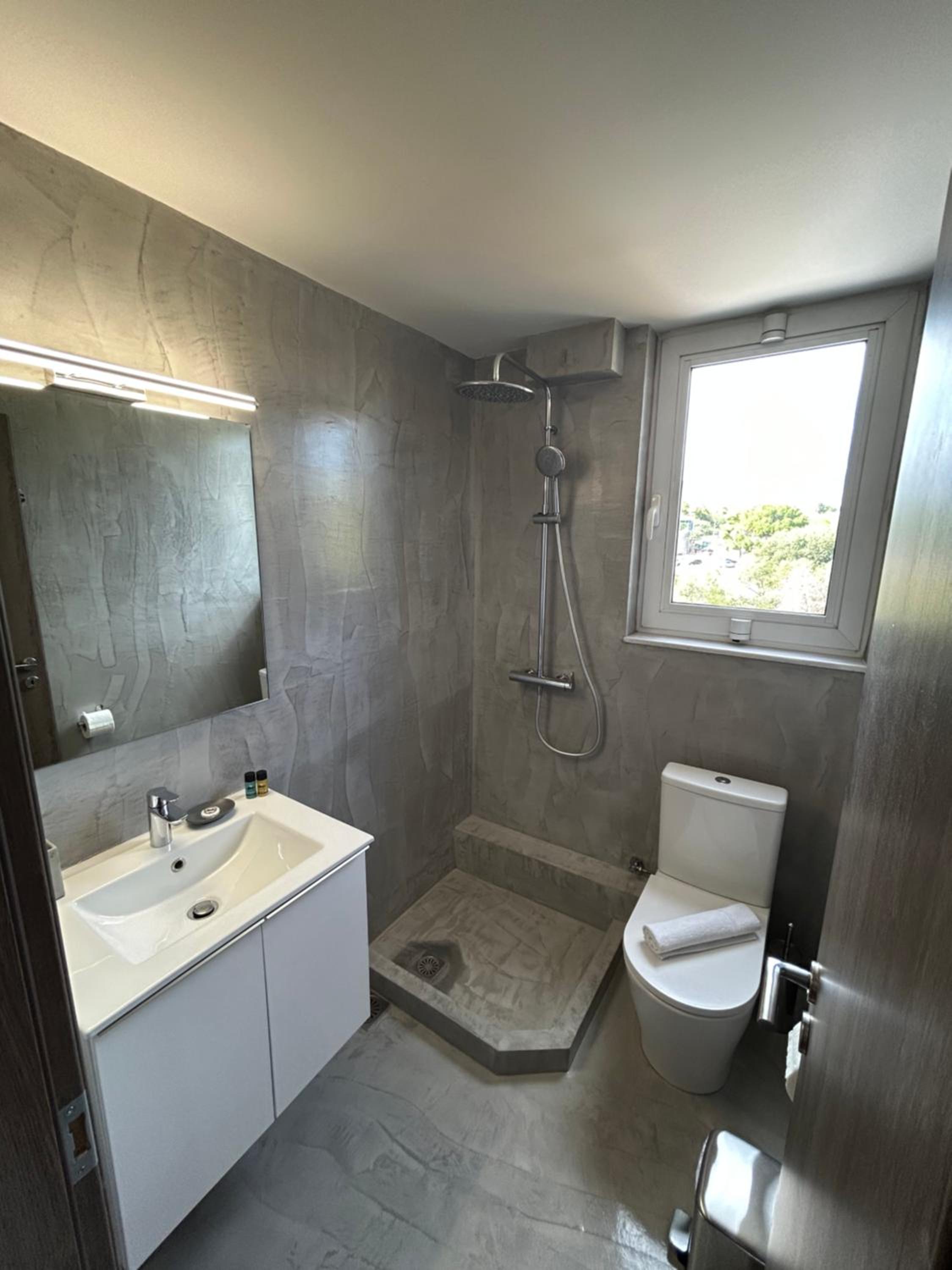 Deluxe Double Room with Balcony - Photo 3