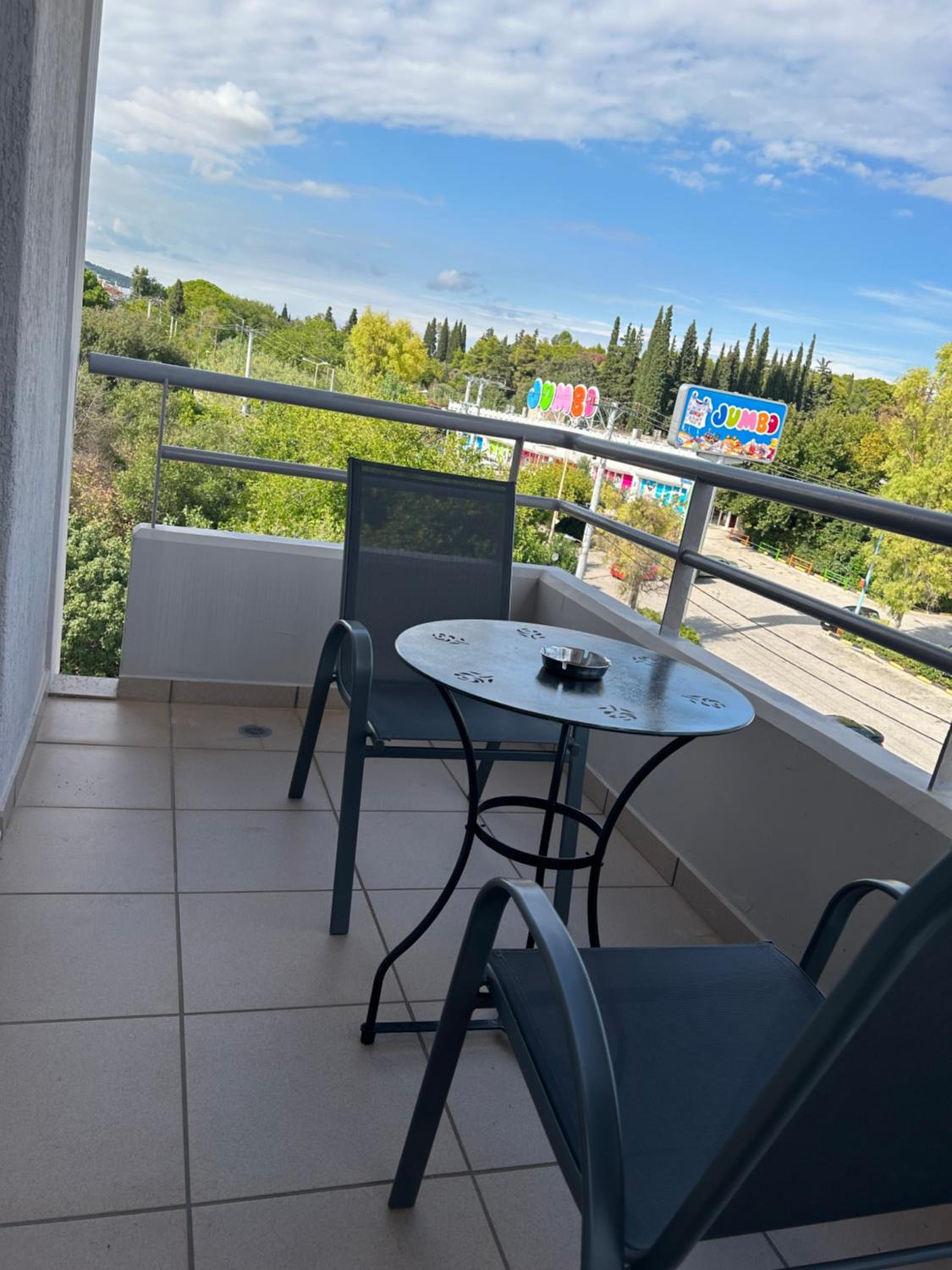 Deluxe Double Room with Balcony - Photo 5