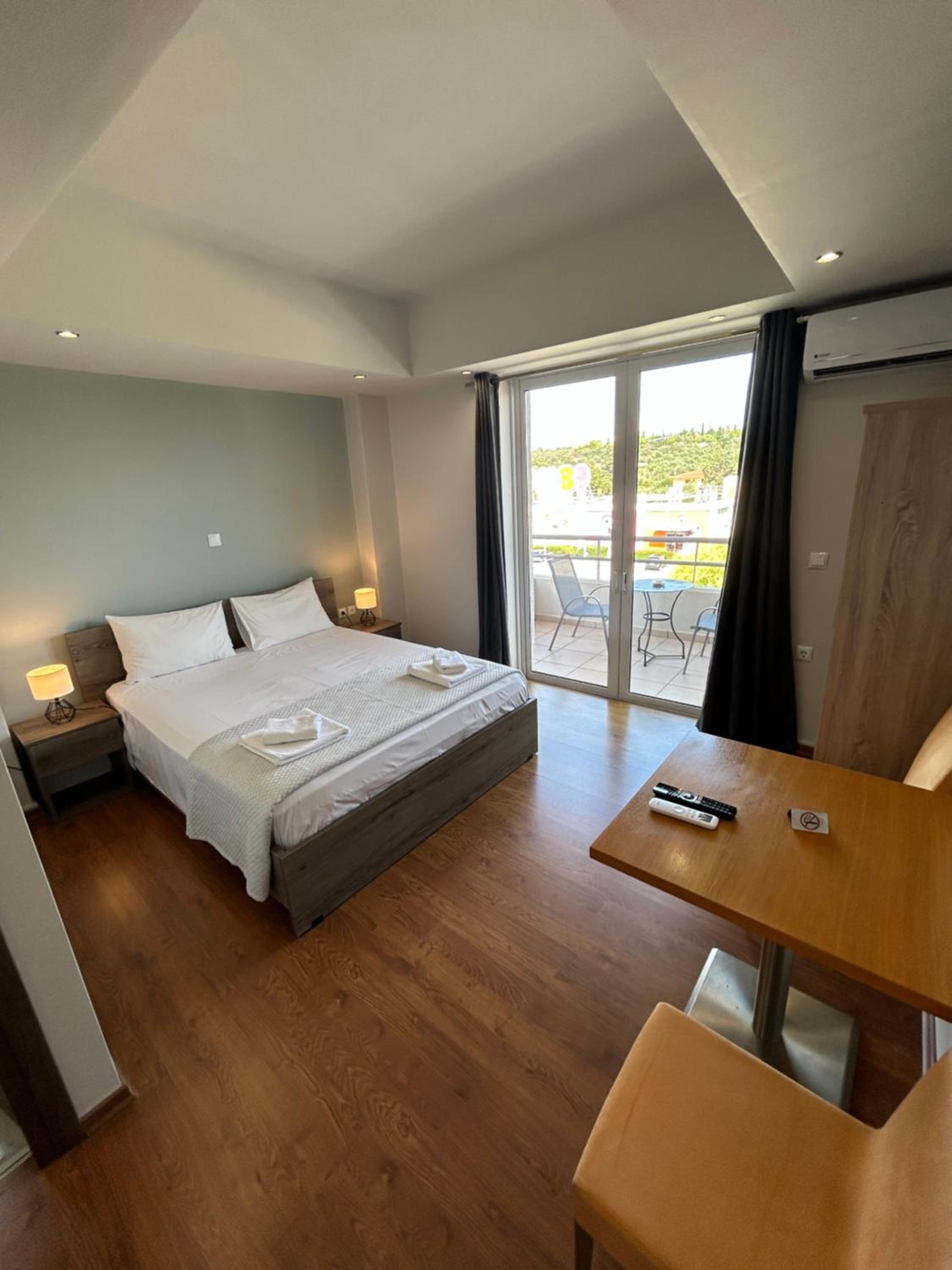 Deluxe Double Room with Balcony - Photo 1