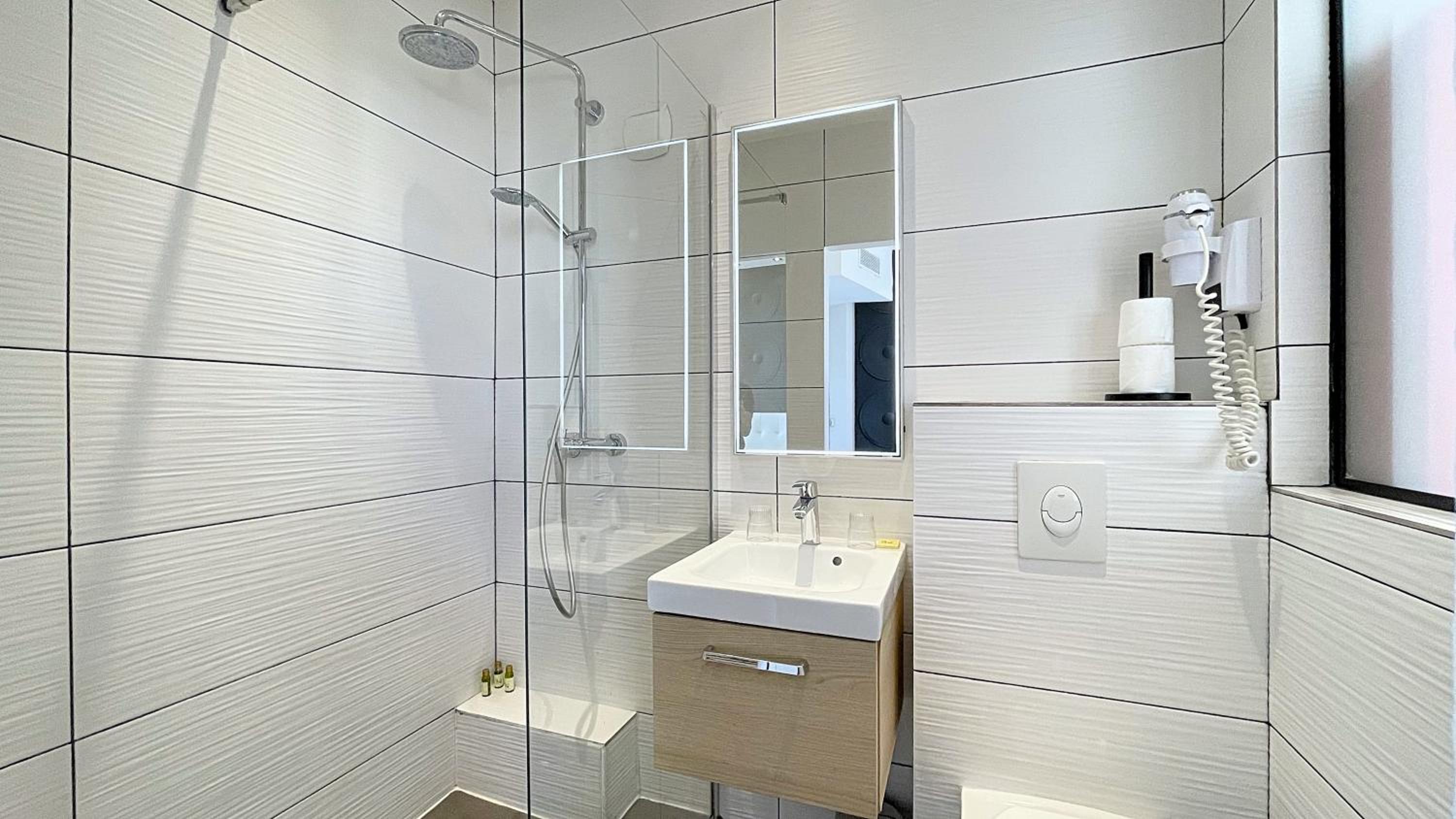Double Room - Photo 9