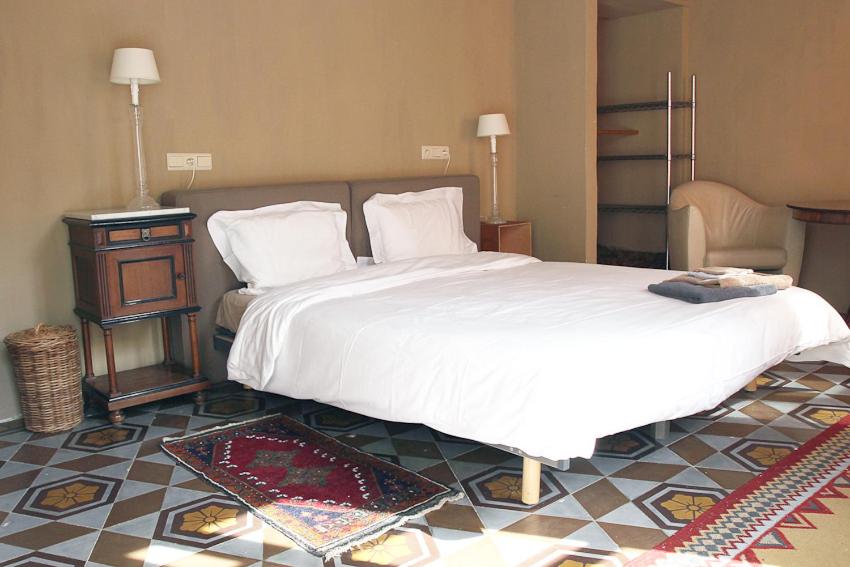 King Room with Roll-In Shower - Disability Access photo 1