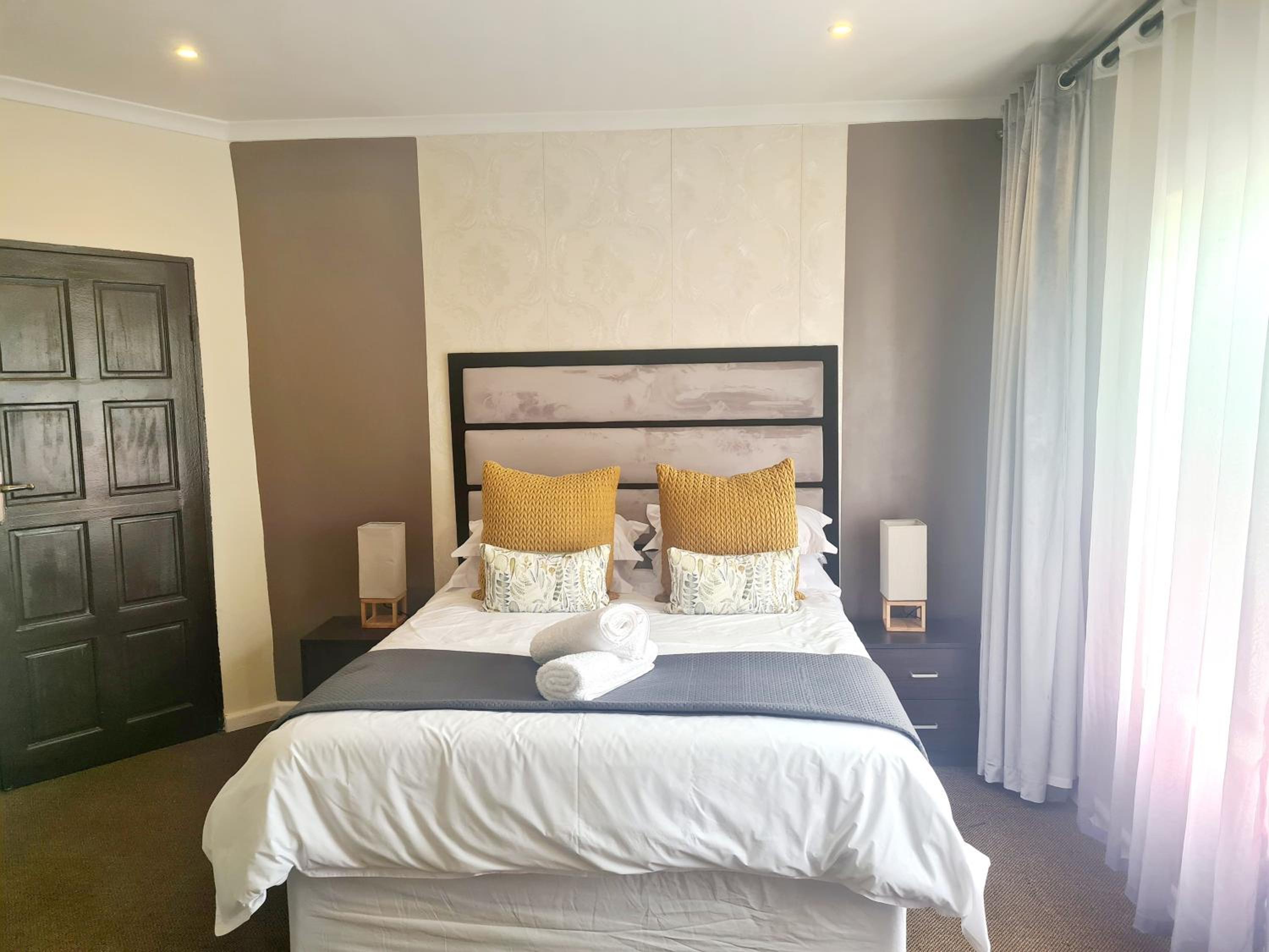 Standard Queen Room