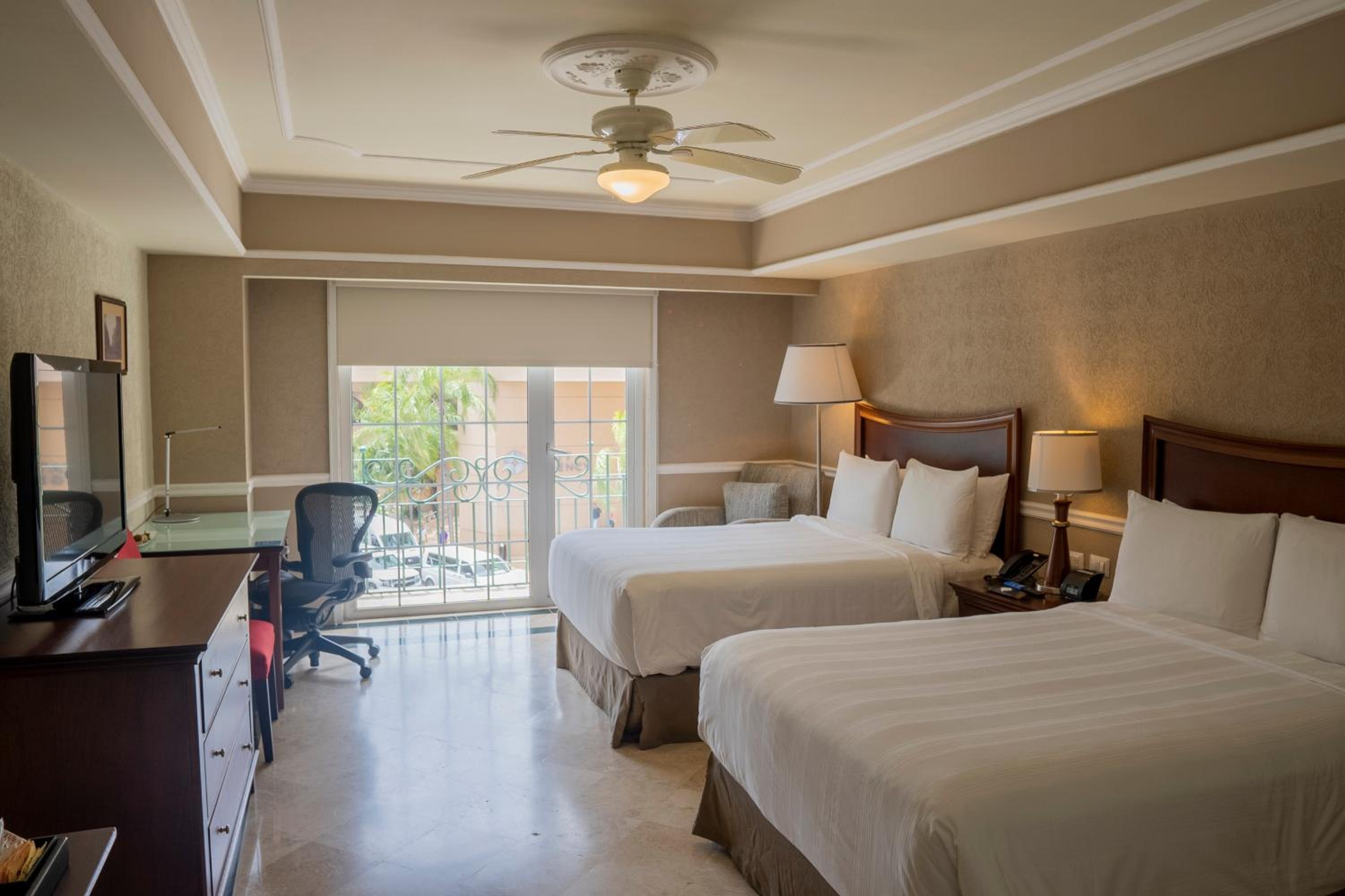Deluxe Room with Two Double Beds - Photo 1