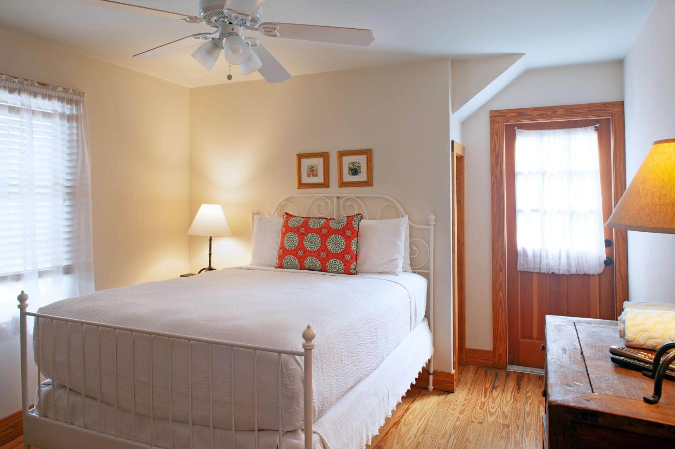 Cigar House One-Bedroom Queen Suite