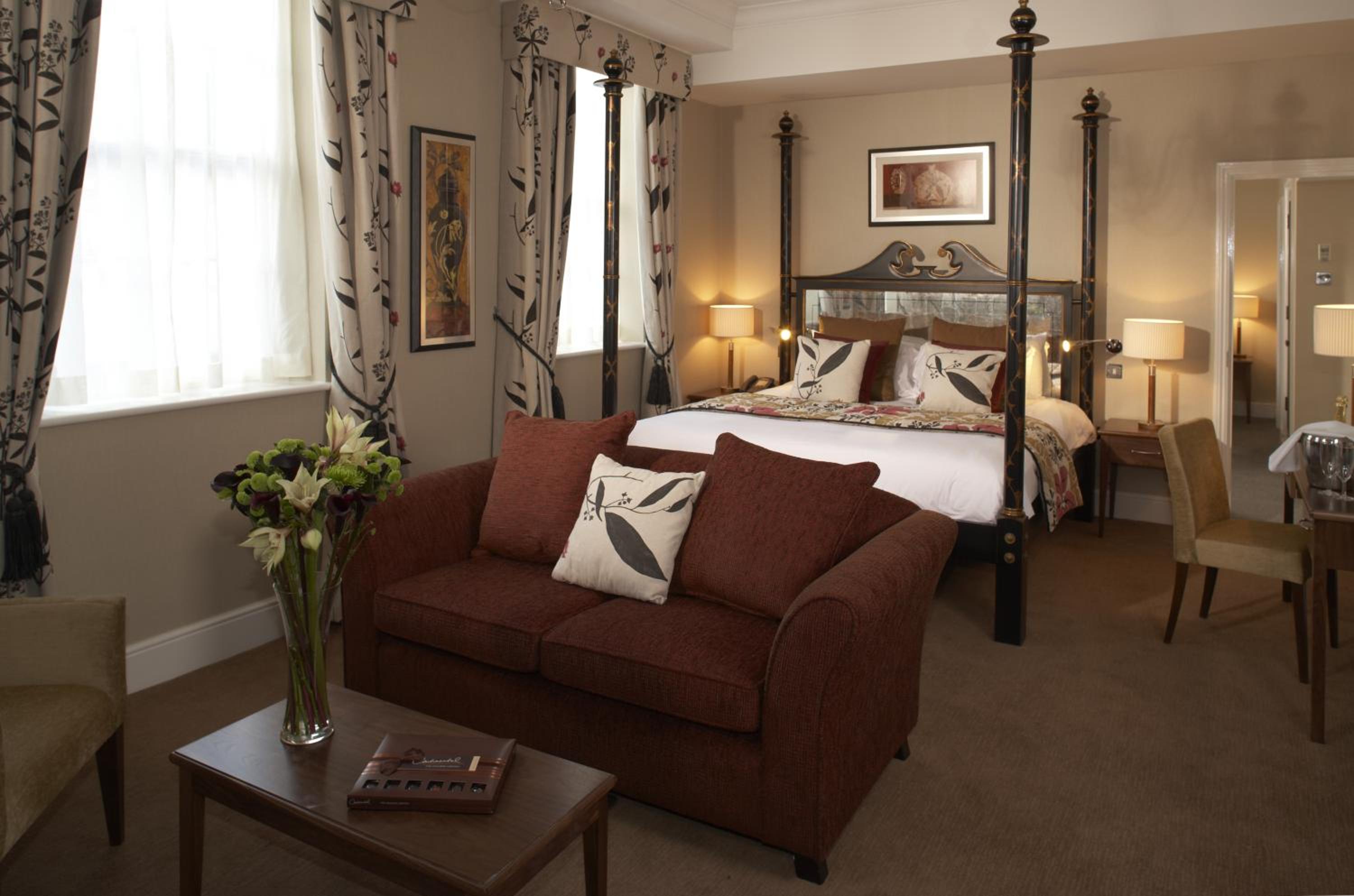 Suite with King Bed - Non-Smoking - Photo 1