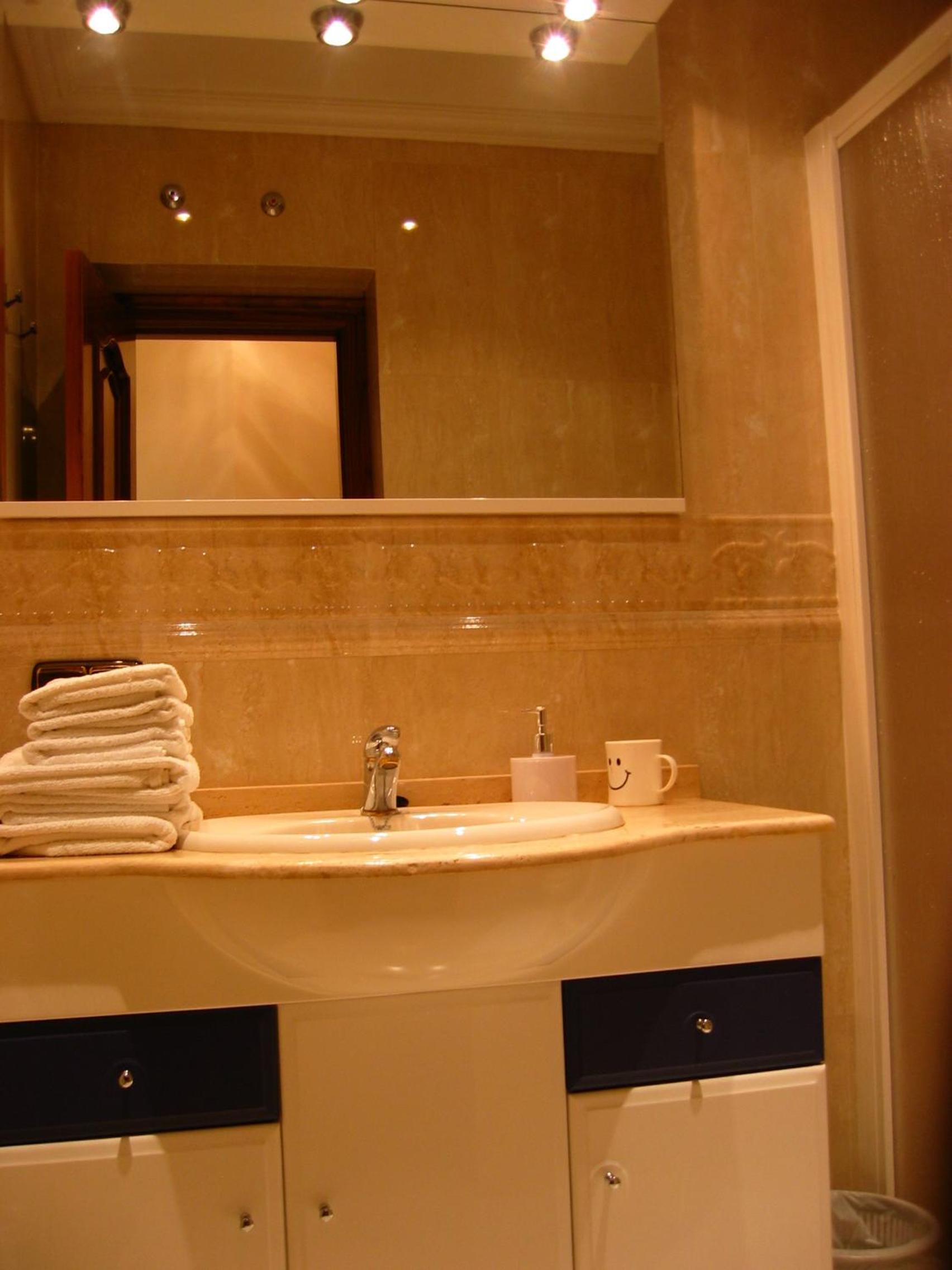 Double Room - Photo 14