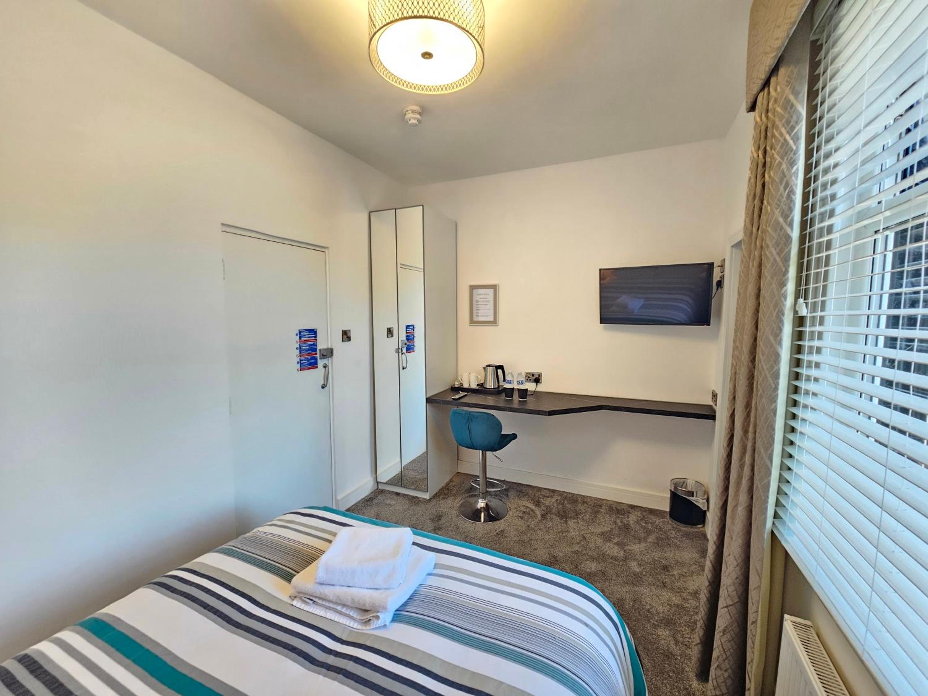 Budget Double Room photo 3