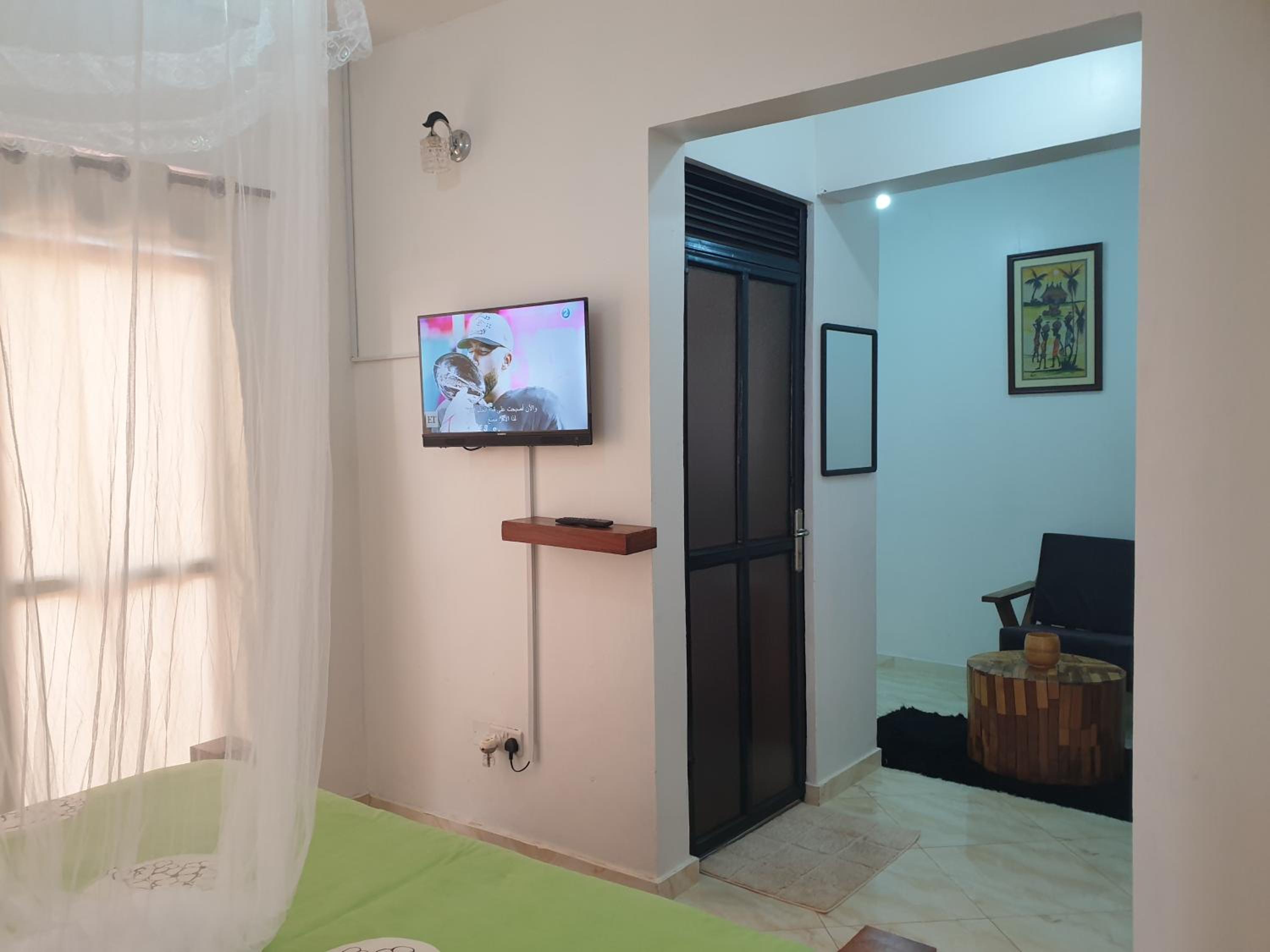 Suite - Photo 9