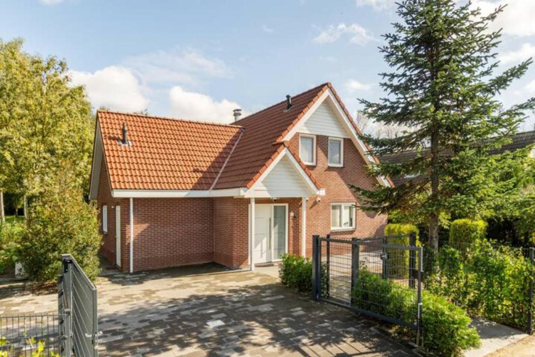 Four-Bedroom House photo 2