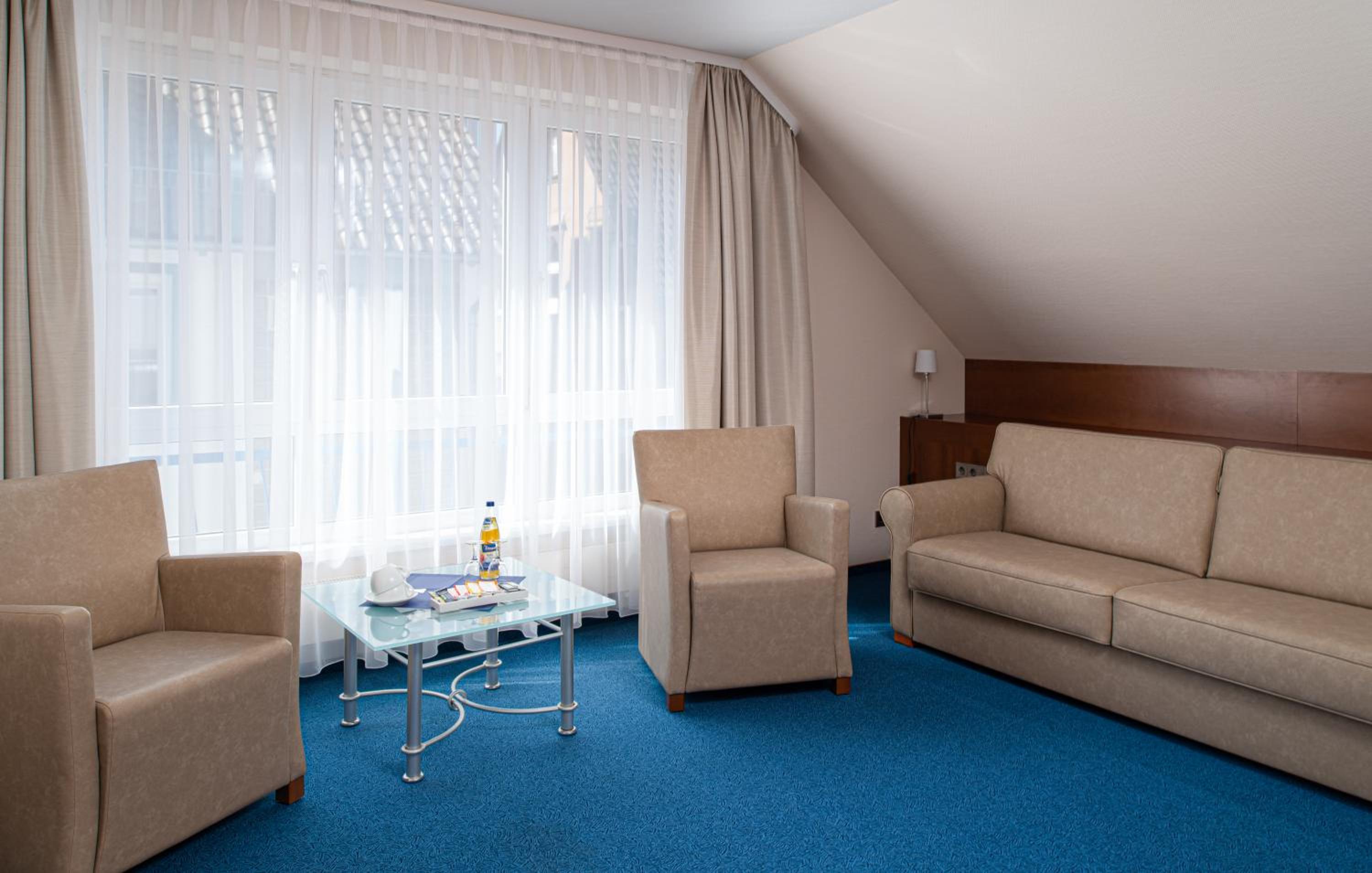 Suite - Photo 1